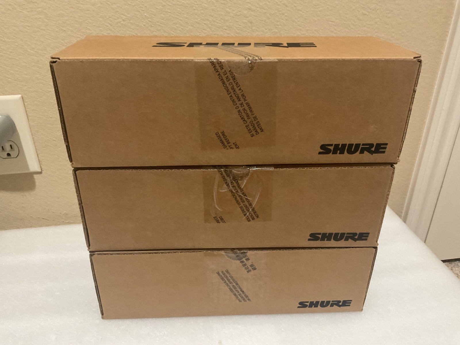 Shure ULXD2/SM58-G57-RST ULX-D Handheld Microphone Transmitter with SM58 (1).