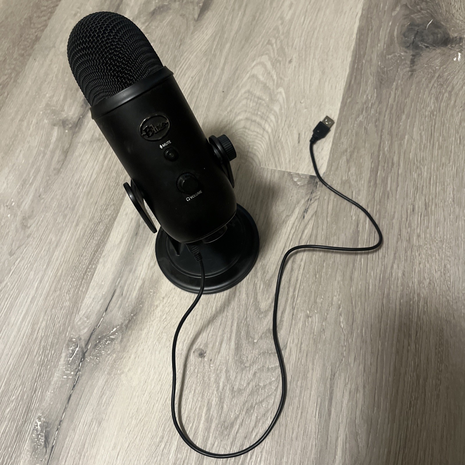Blue Microphones Yeti X USB Microphone – Black TESTED (Missing Screw On Stand)