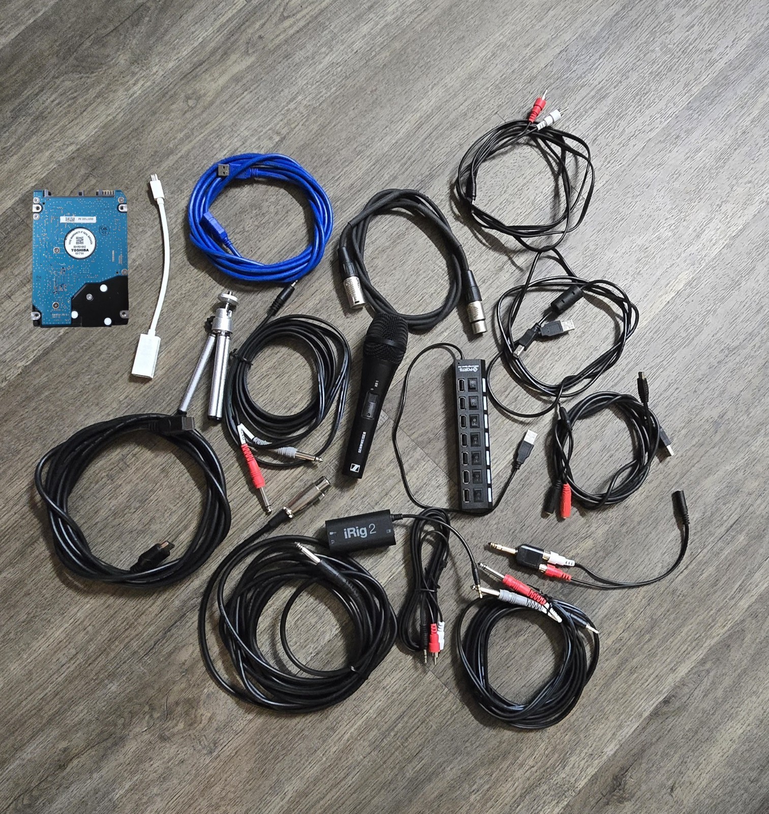 Sennheiser XS1 Dynamic Microphone Bundle with iRig 2, Audio Cables, USB Hub