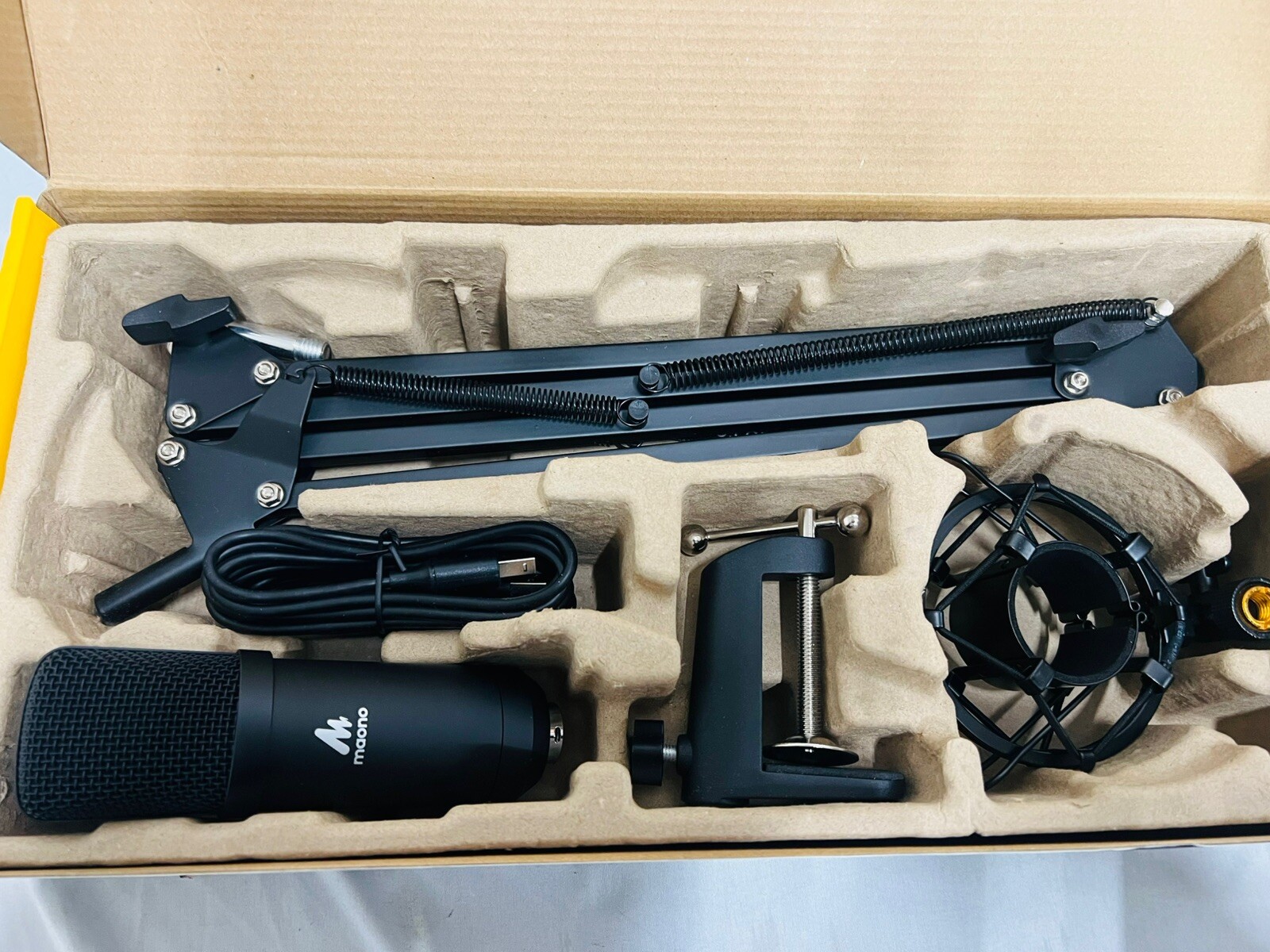 Maono USB Microphone Kit (AU-A04)Plug & Play PC Computer Podcast Condenser. A3