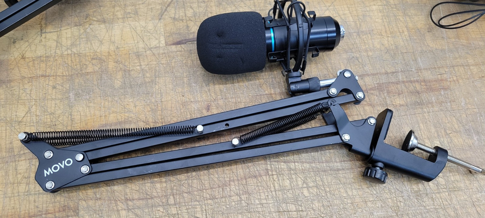 Lot of Headphones and Microphones for Podcasting: Movo and Phillips – USED