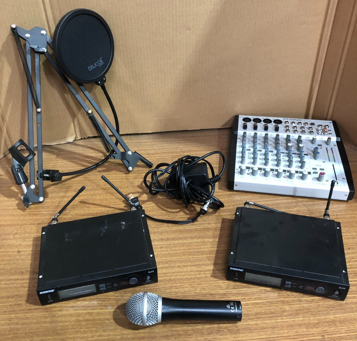 Shure SLX 4 Wireless Systems – Audio Technica ATR2100x-USB Microphone Mixer Lot