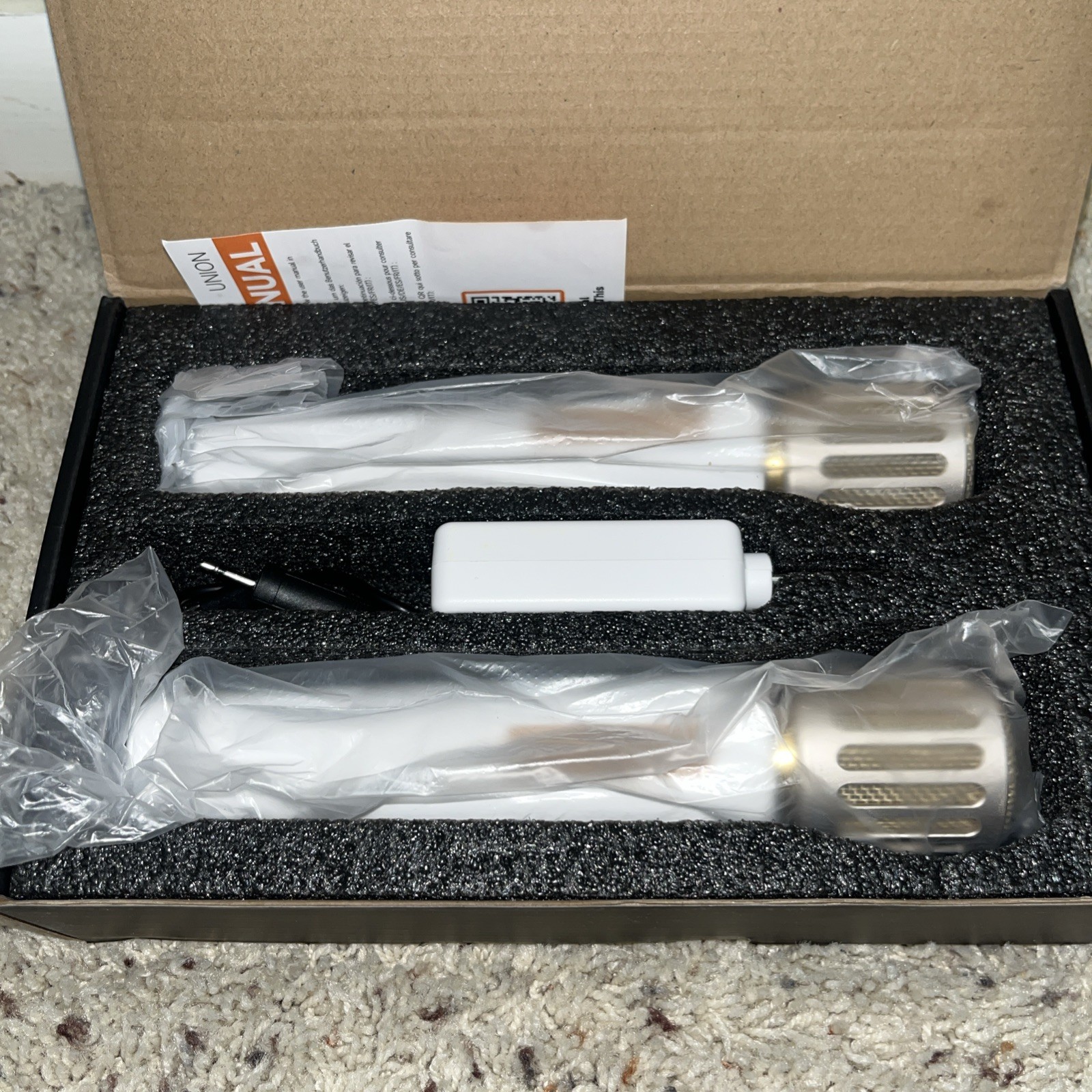 Pair of Wireless Microphones – BRAND NEW