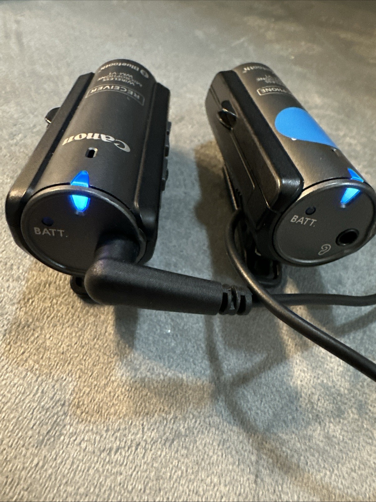 Canon WM-V1 Wireless Bluetooth Microphone System Both Mic + Receiver WMV1 Read!