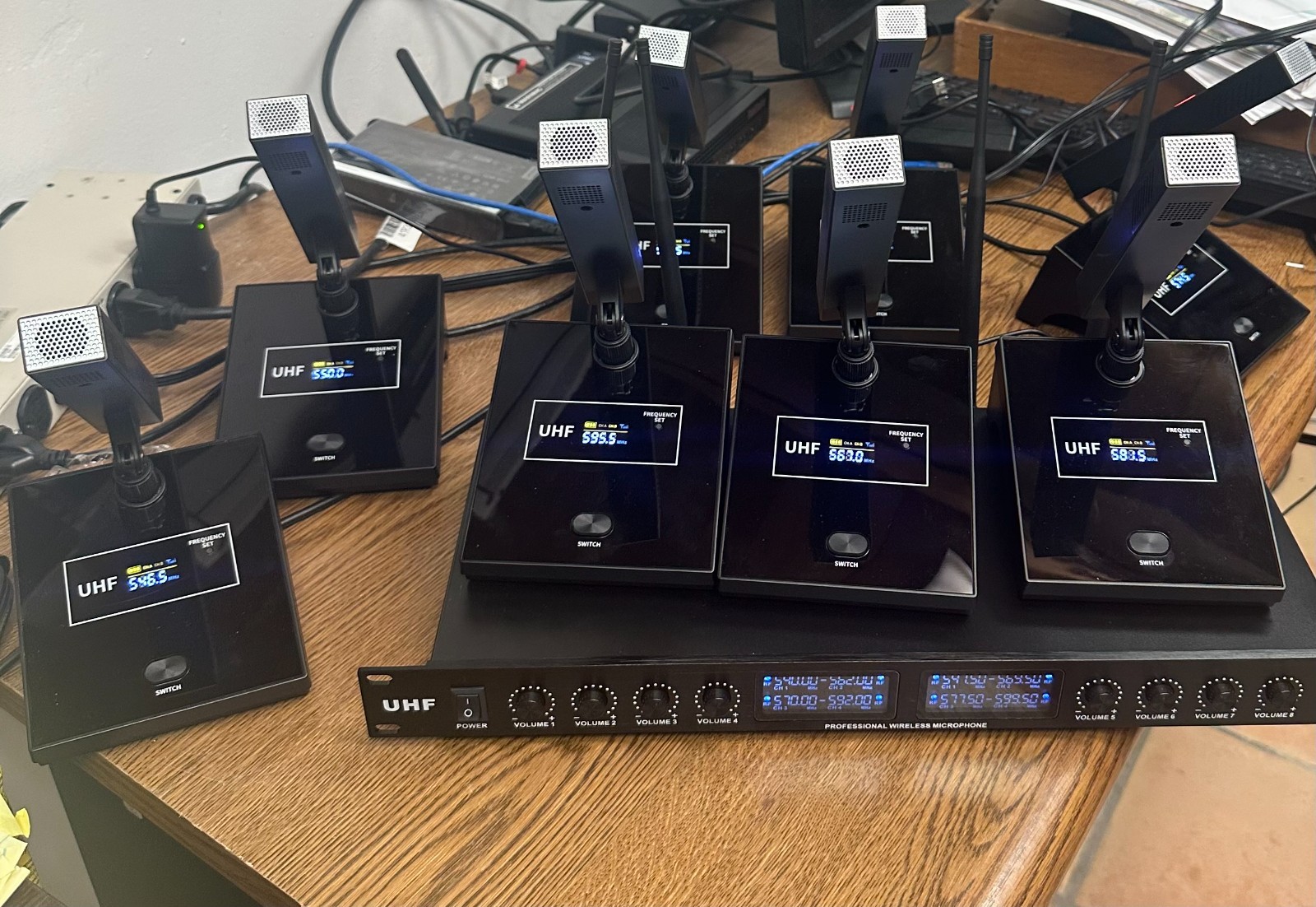 TUGON YT8 8-Channel UHF Wireless Conference Microphone System w/ 8 Mic Units