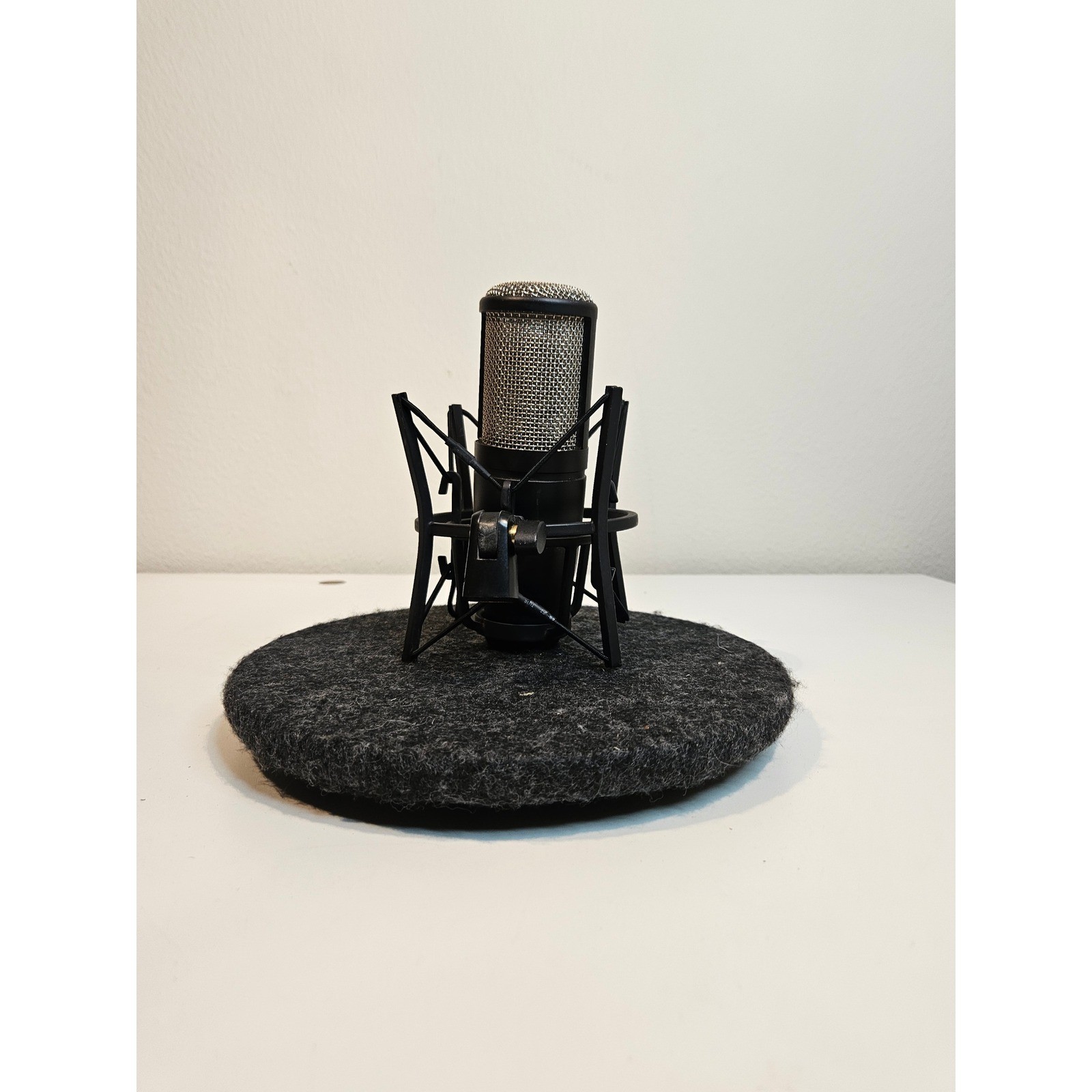 AKG P220 Large Diaphragm Condenser Microphone with Shock Mount Black Studio Mic