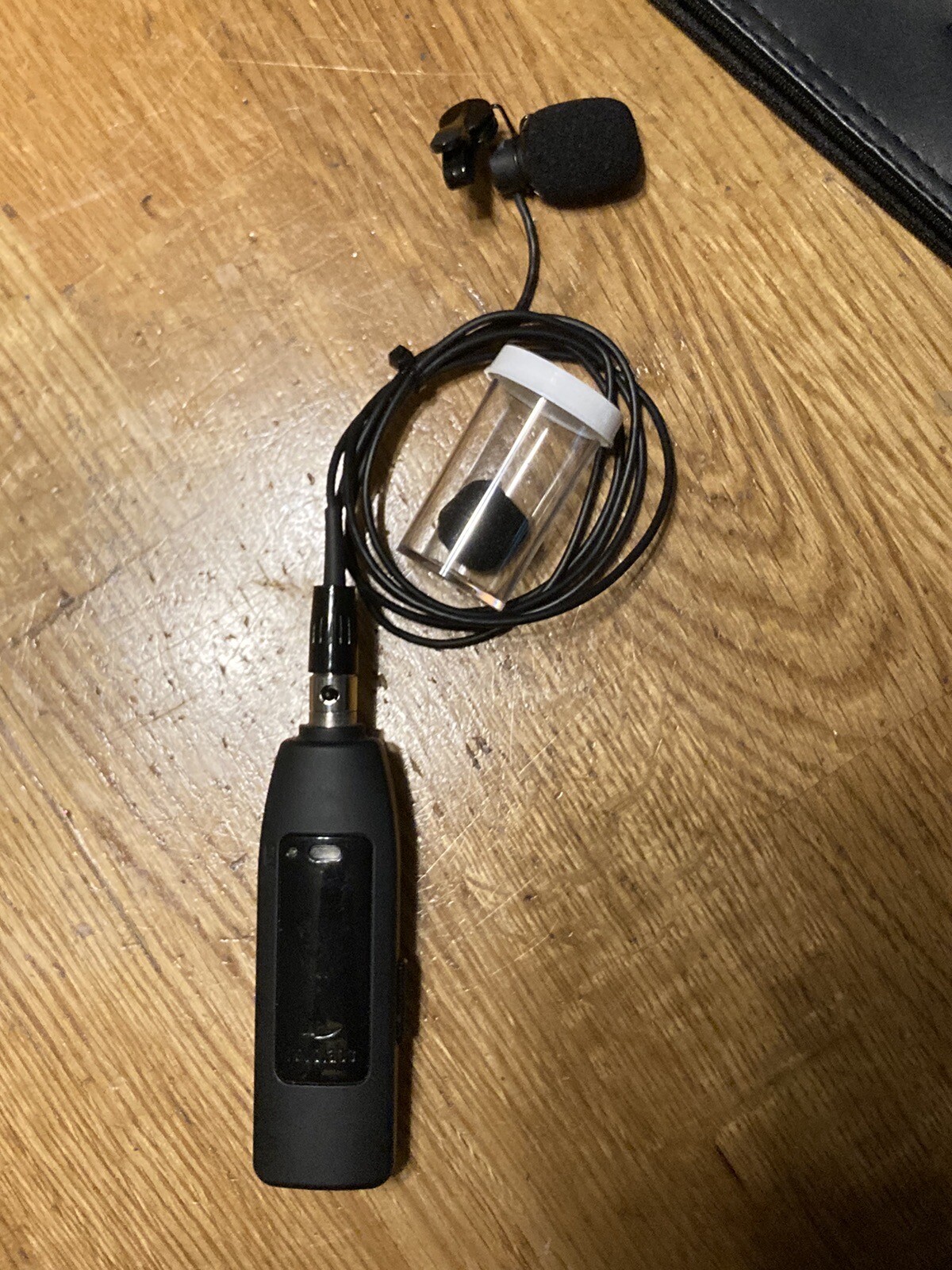 SHURE WL185 With REVOLABS 01-ELITEMIC-TA4-WL. Adapter Belt Pack.