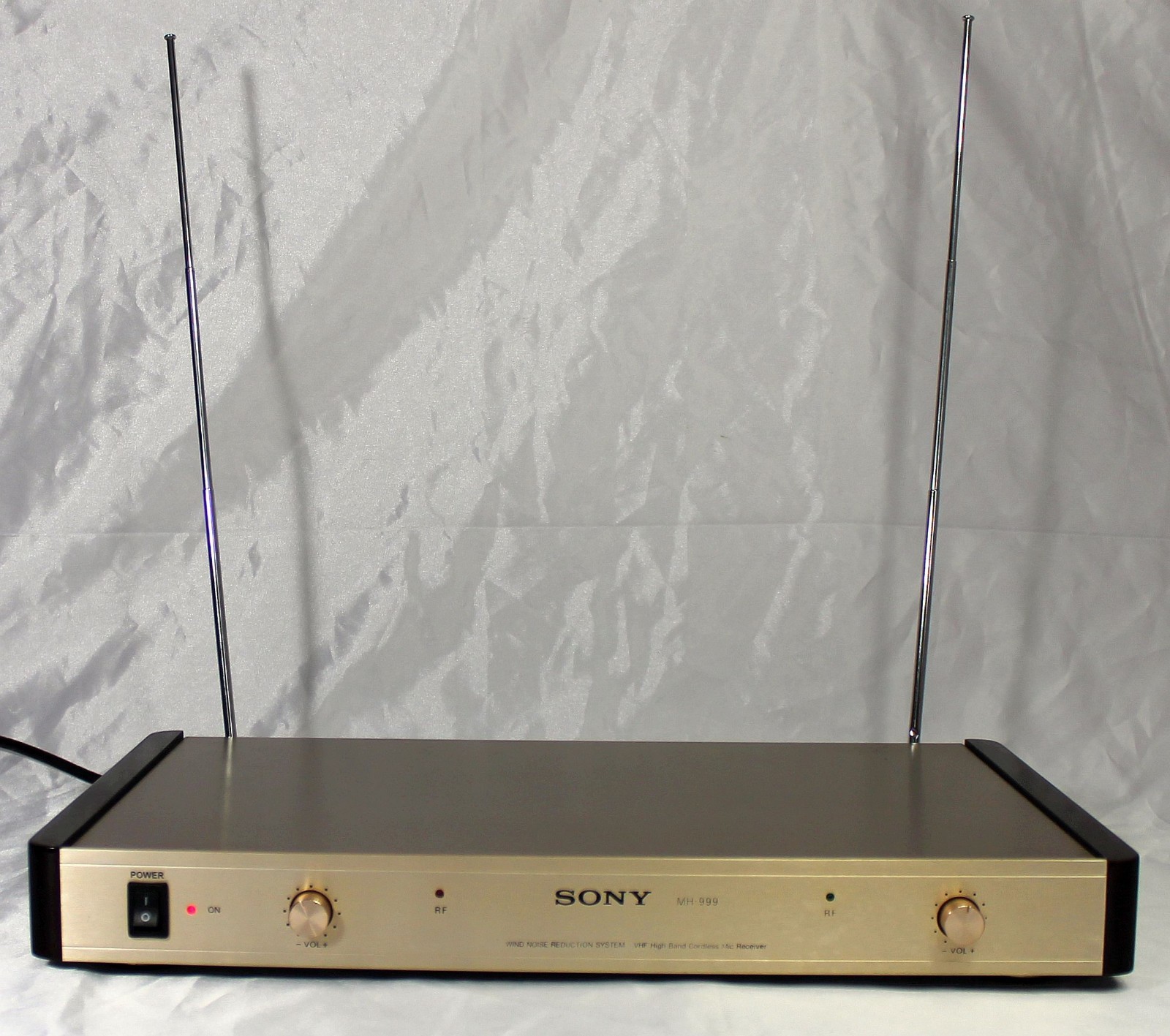 SONY MH-999 Cordless Mic 2 Channel VHF Receiver w/ Wind Noise Reduction System