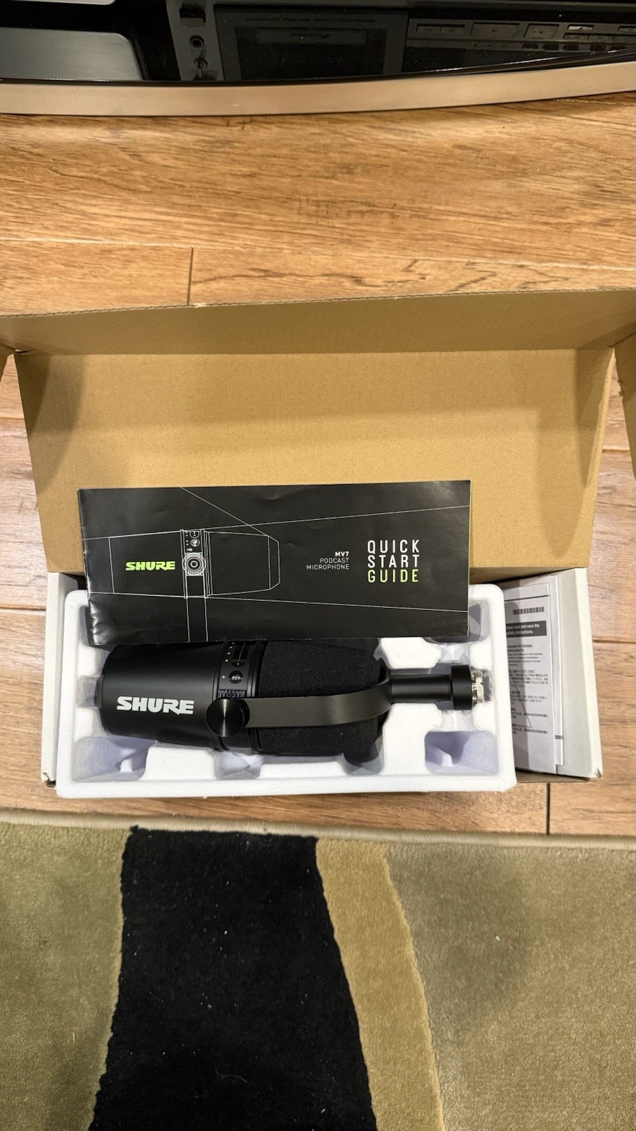 Mint Shure MV7+ Hybrid Output USB-C & XLR Podcast Microphone & Desktop Mic Arm
