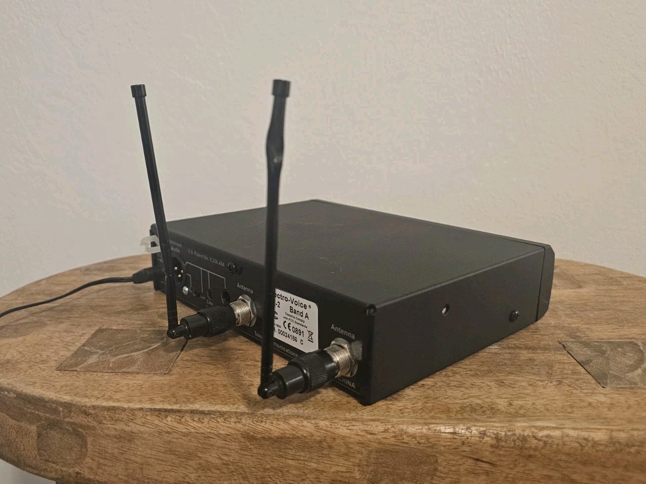 Electro-Voice RE-2 Wireless Receiver ClearScan Band A 658.250 MHz w/ Antennas