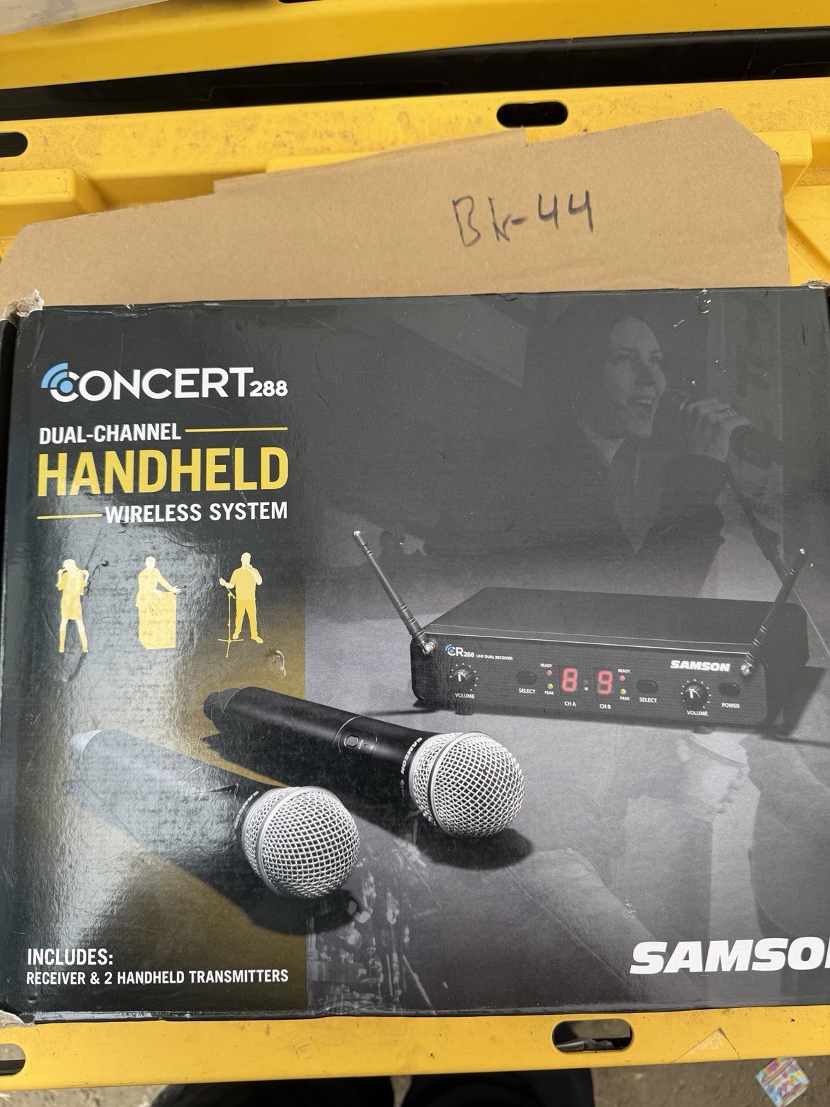 Samson Concert 288 Handheld Dual-Channel Wireless System with Q6 Microphones