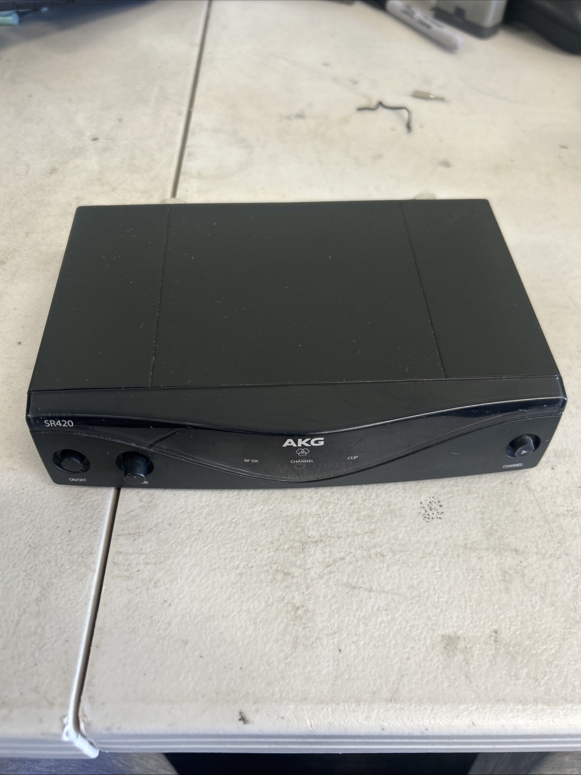 AKG SR420 ANALOG HIGH-PERFORMANCE SPACE DIVERSITY WIRELESS RECEIVER ‼️DESC‼️