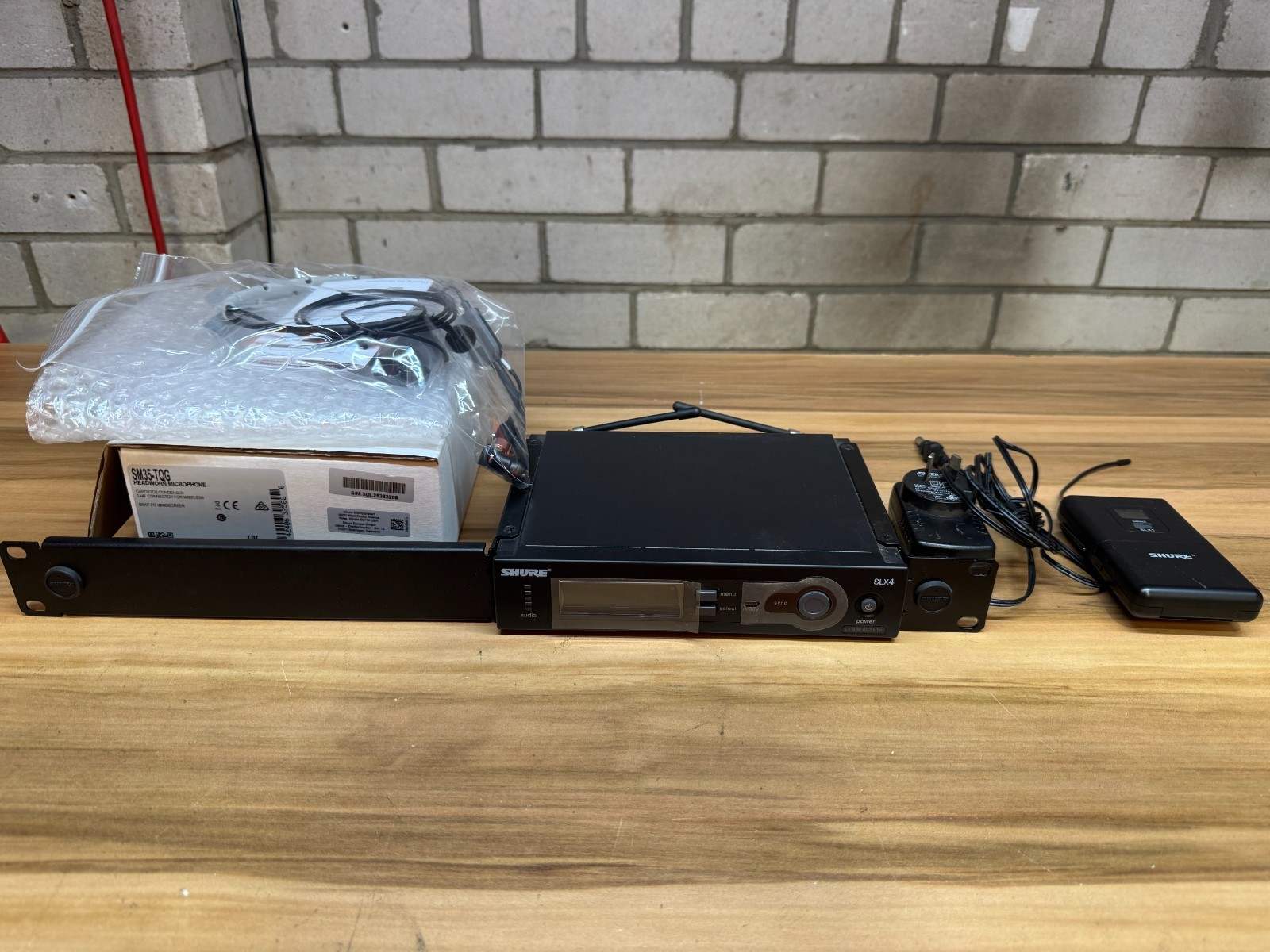 Shure SLX4-L4 638-662MHz Headset Wireless System w/ beltpack & headset