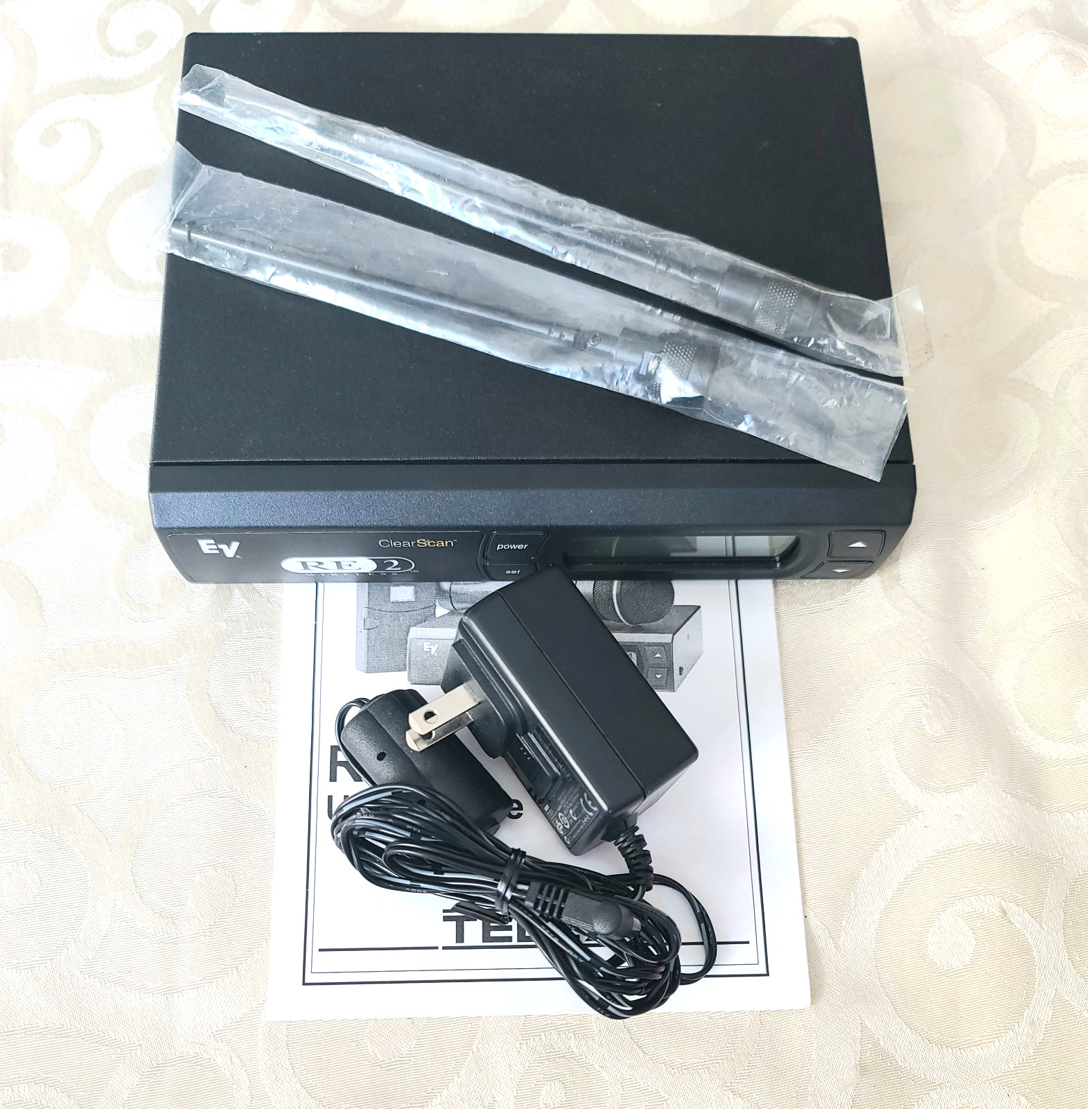 ElectroVoice EV Clear Scan RE2 Wireless Microphone System A Band /adapter