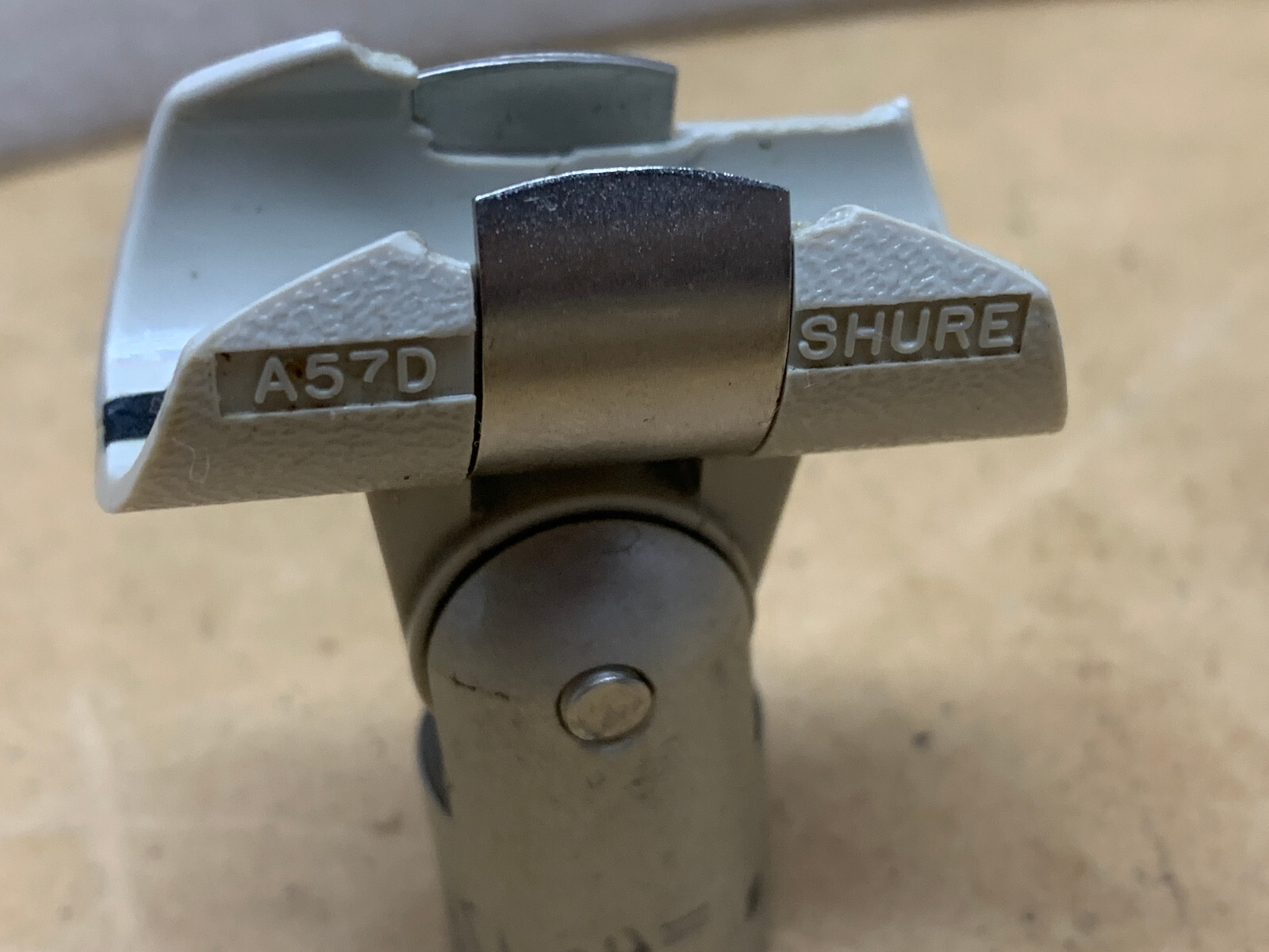 SHURE A57D MICROPHONE HOLDER/SHURE SM81/NEUMANN KM84 MICROPHONES- MAKE OFFER!