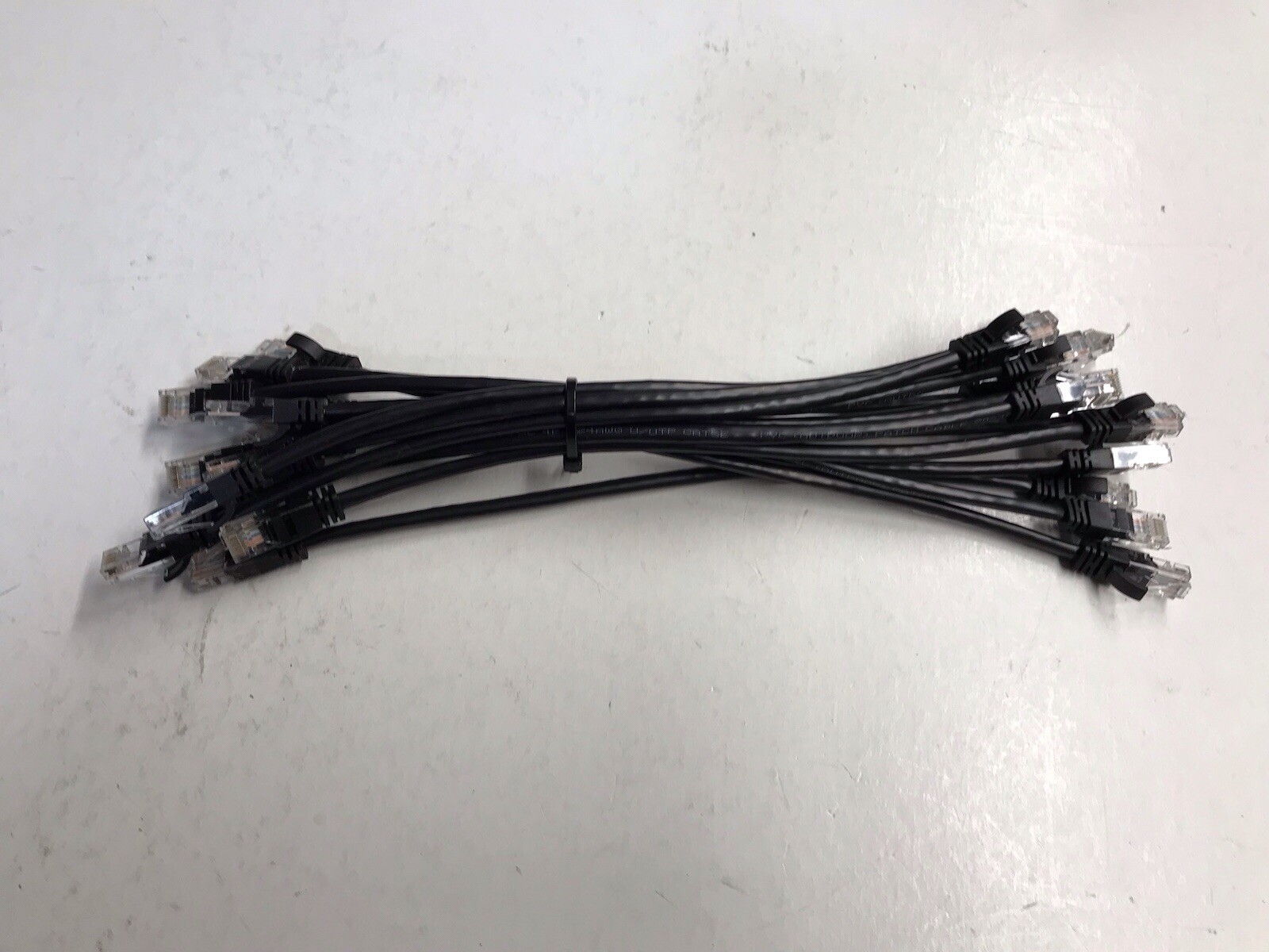 PVC OUTDOOR PATCH CABLE (14) TRI WIRE E329097V24 AWG U/UTP CAT5E CM 750