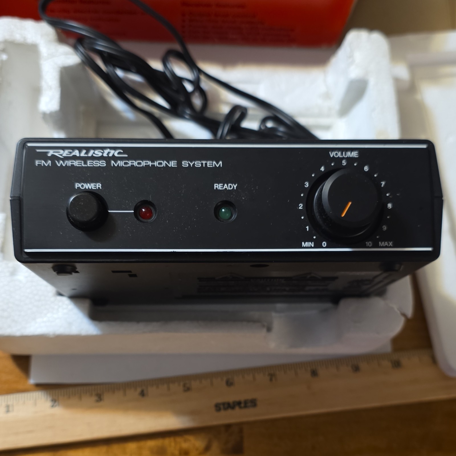 Realistic 32-1221 FM Wireless Microphone System w/ Transmitter & Receiver