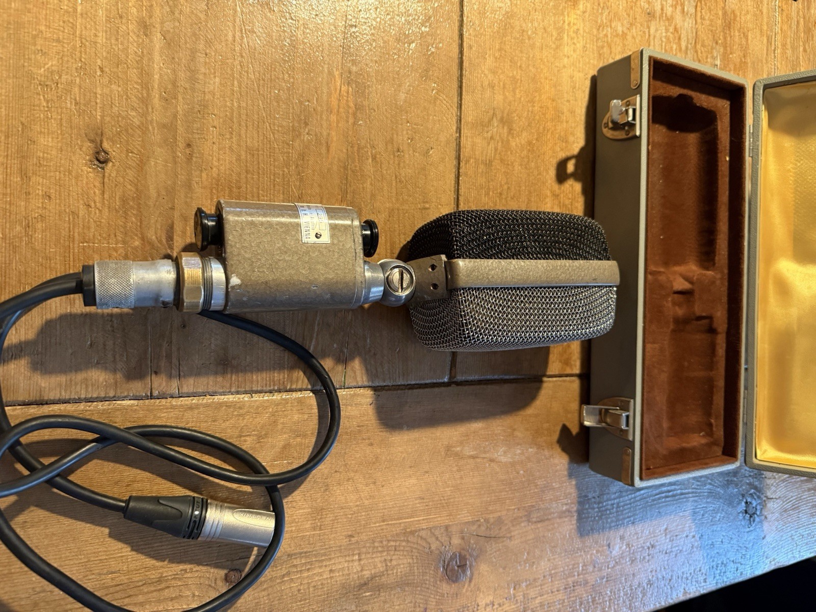 Rare vintage AKG D30 – With Original Case – Legendary Kick/Bass Microphone