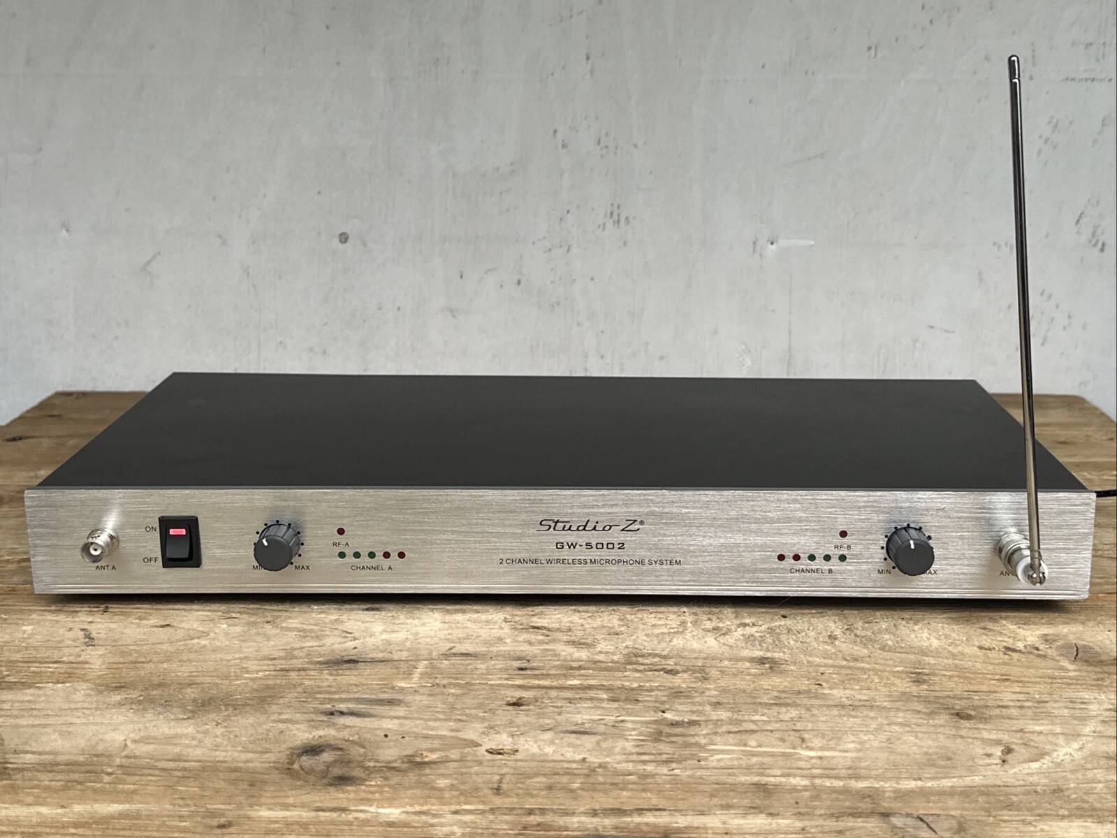 Studio Z GW-5002 2 Channel Wireless Microphone System Box w/ 2 MICROPHONES