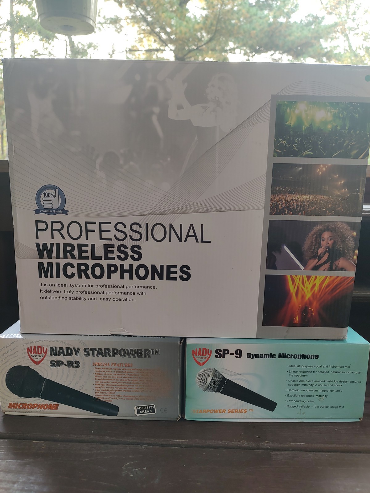 Lot Of 4 Microphones And 1 Dual Channel Receiver. Nady And Center Stage.