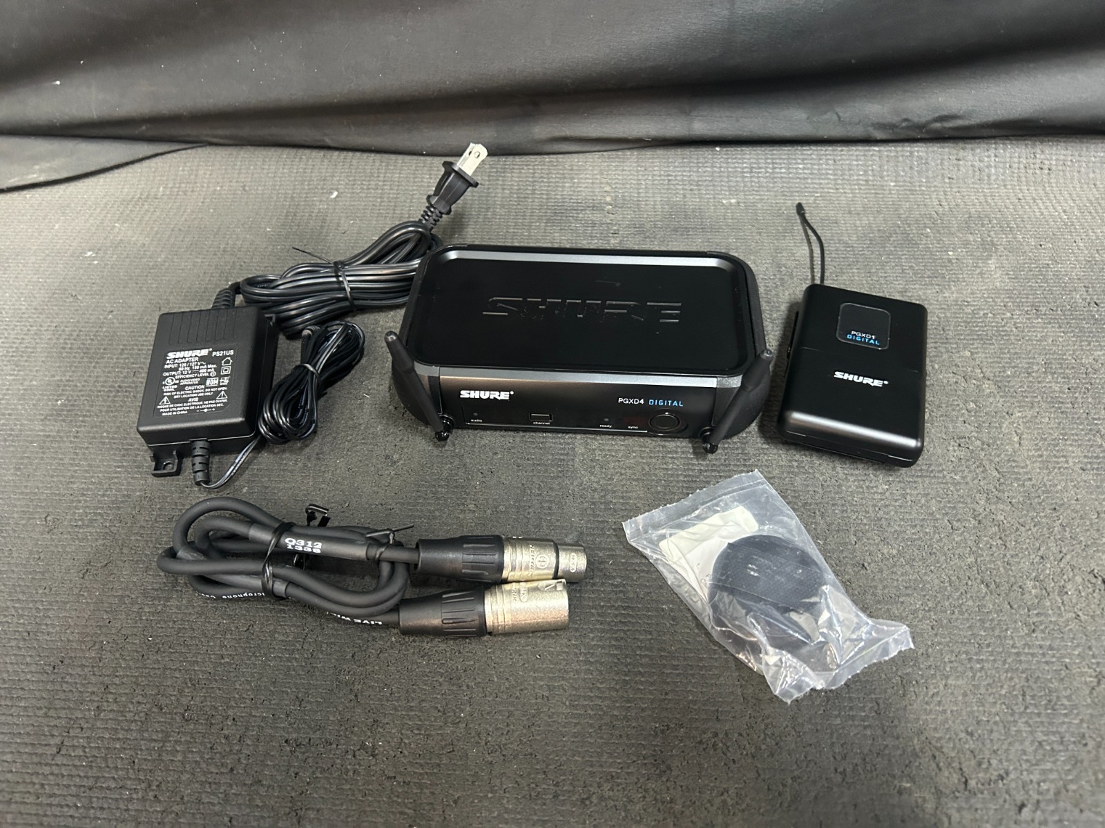 Shure PGXD4 Digital Wireless Receiver X8 Band 902-928 MHz with PGXD1 Transmitter