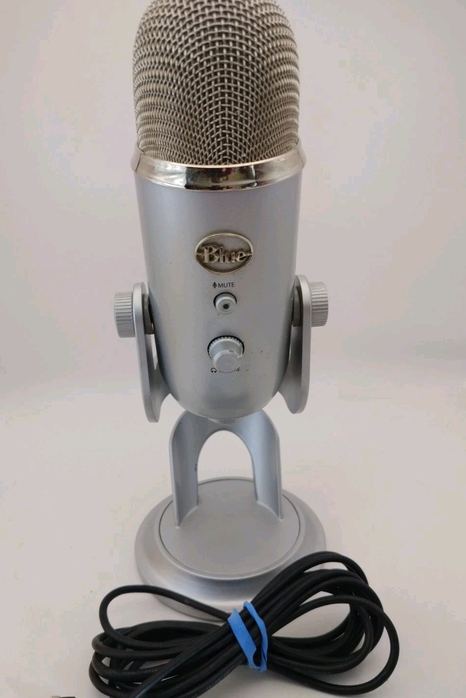 Blue Yeti USB Condenser Microphone Silver w/ Stand Cable Tested Podcast