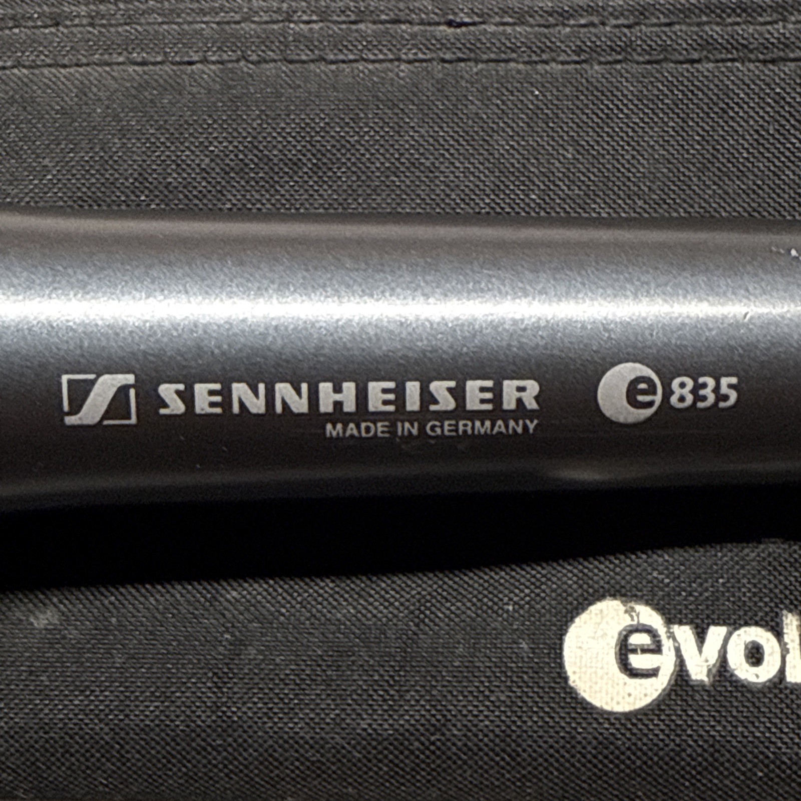 Sennheiser e835 Dynamic Vocal XLR Microphone with soft case!