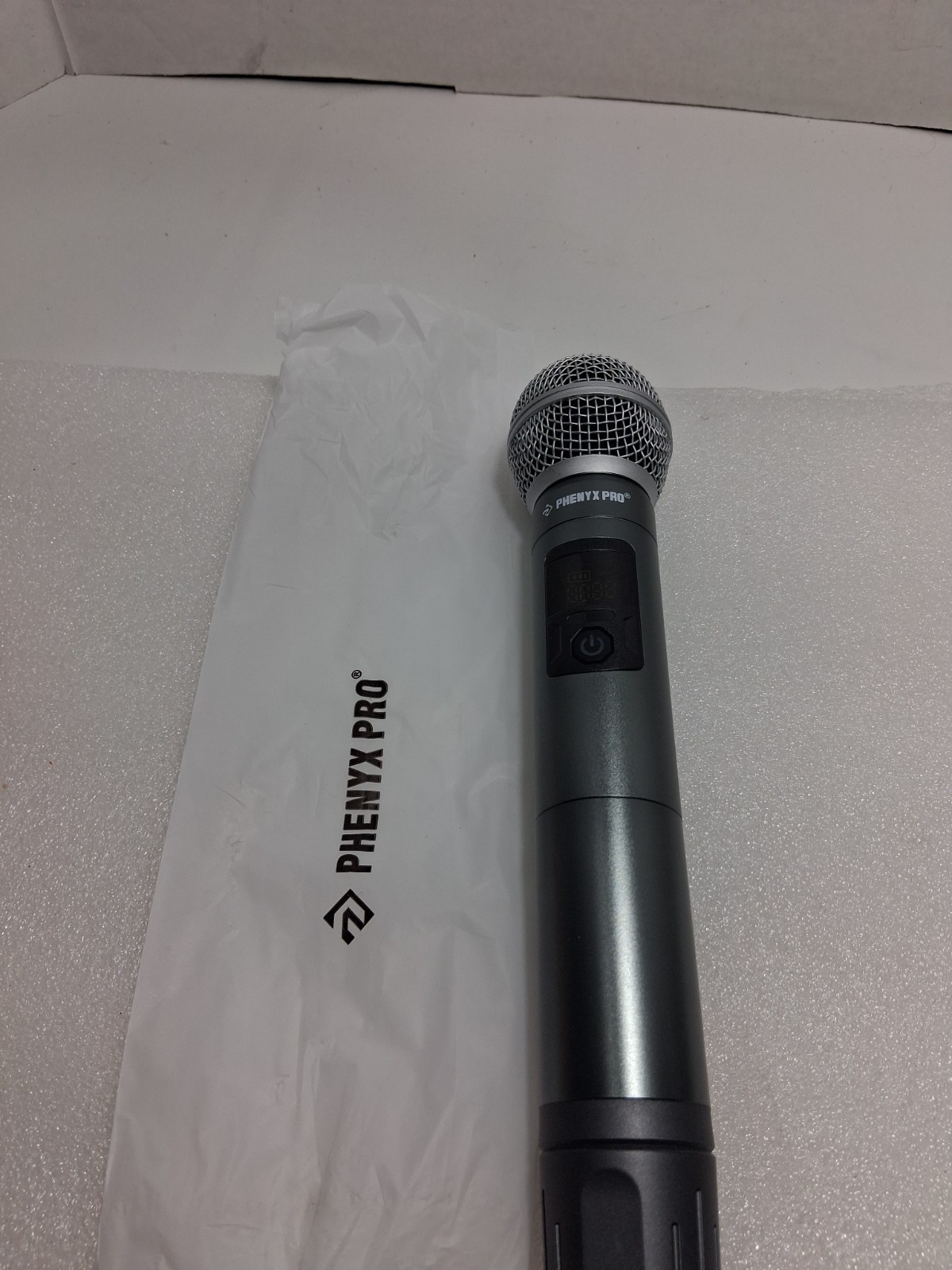 Replacement PHENYX PRO 540.5-557.9 MHz Wireless Microphone.