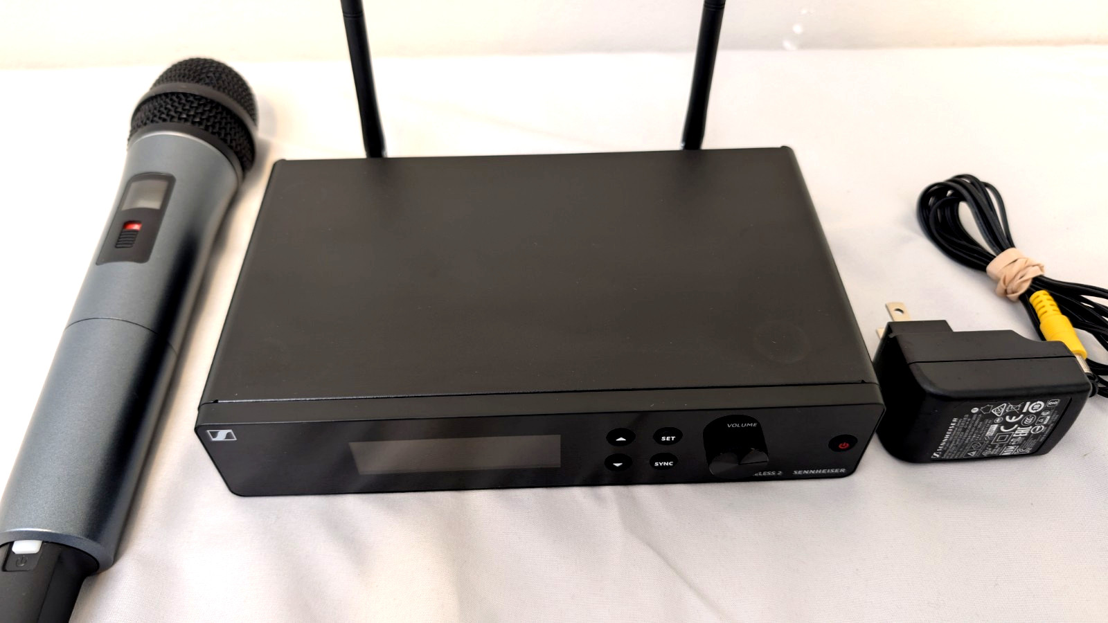 Sennheiser XSW 2 e835 / Wireless Handheld Microphone System / A Range / 548-572