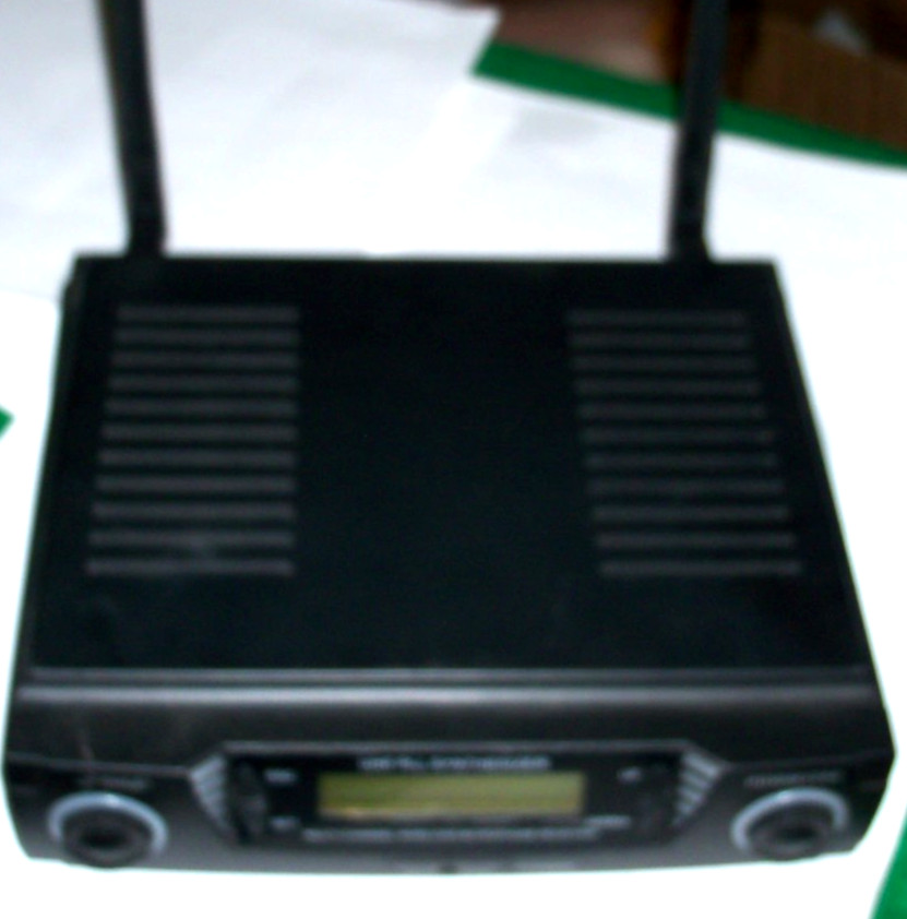 PYLE DUAL UHF PLL SYNTHESIZED MULTI-CHANNEL WIRELESS MICROPHONE RECEIVER