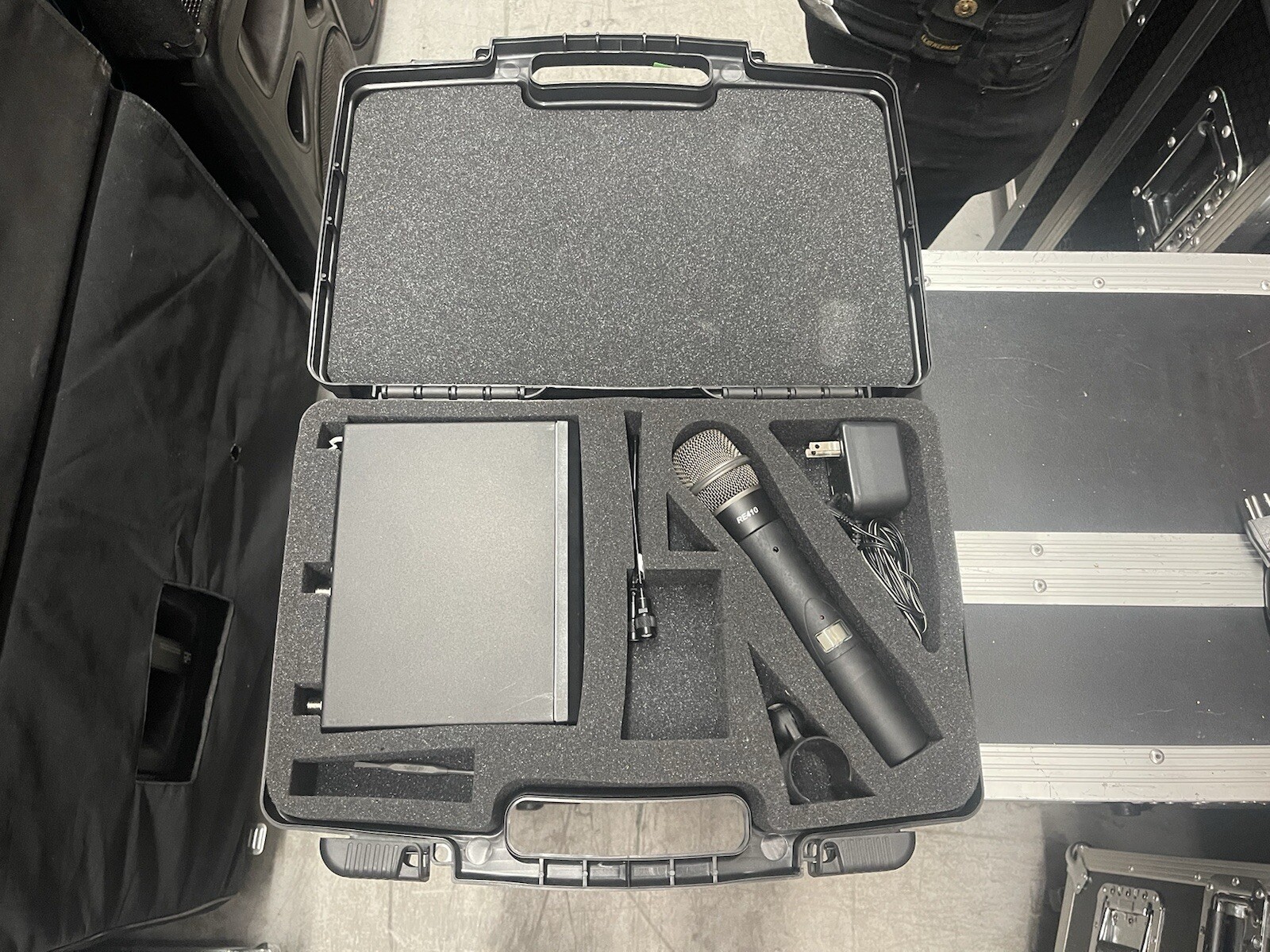 ElectroVoice UHF Wireless Microphone system EV-RE2 with HUT2D-267a, Band-A.