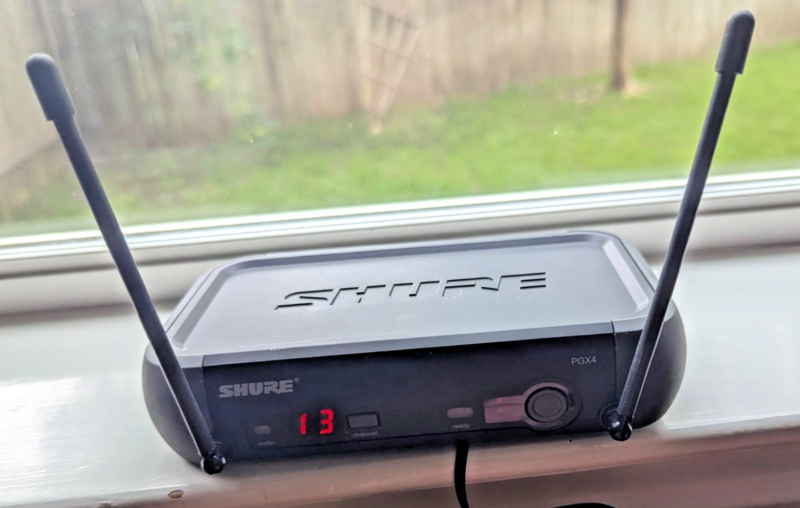 Shure PGX4 Digital Wireless Receiver Band J6 572-590 MHz w/ power adapter No Mic
