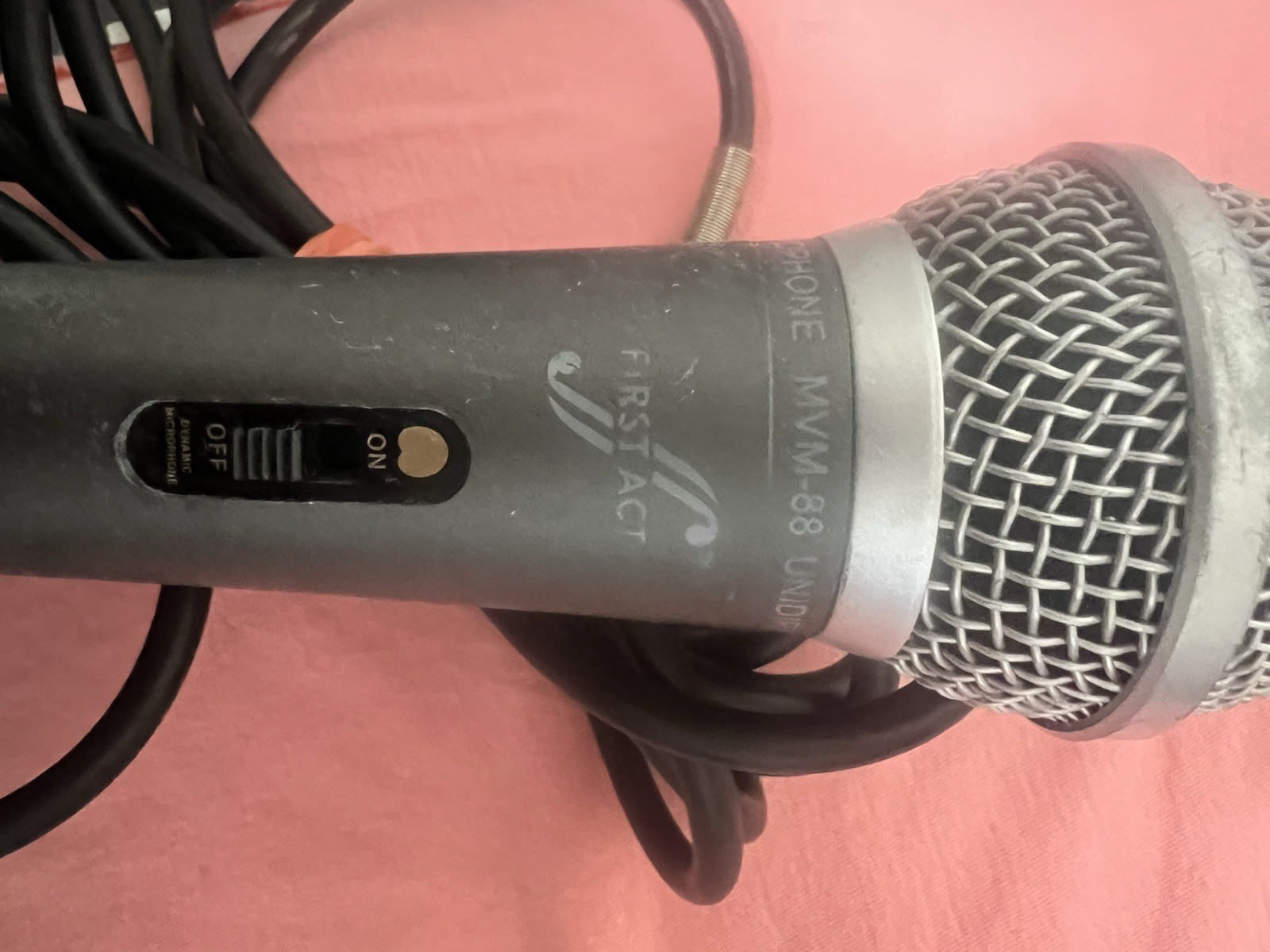 FIRST ACT DYNAMIC MICROPHONE MVM-88 SILVER UNIDIRECTIONAL