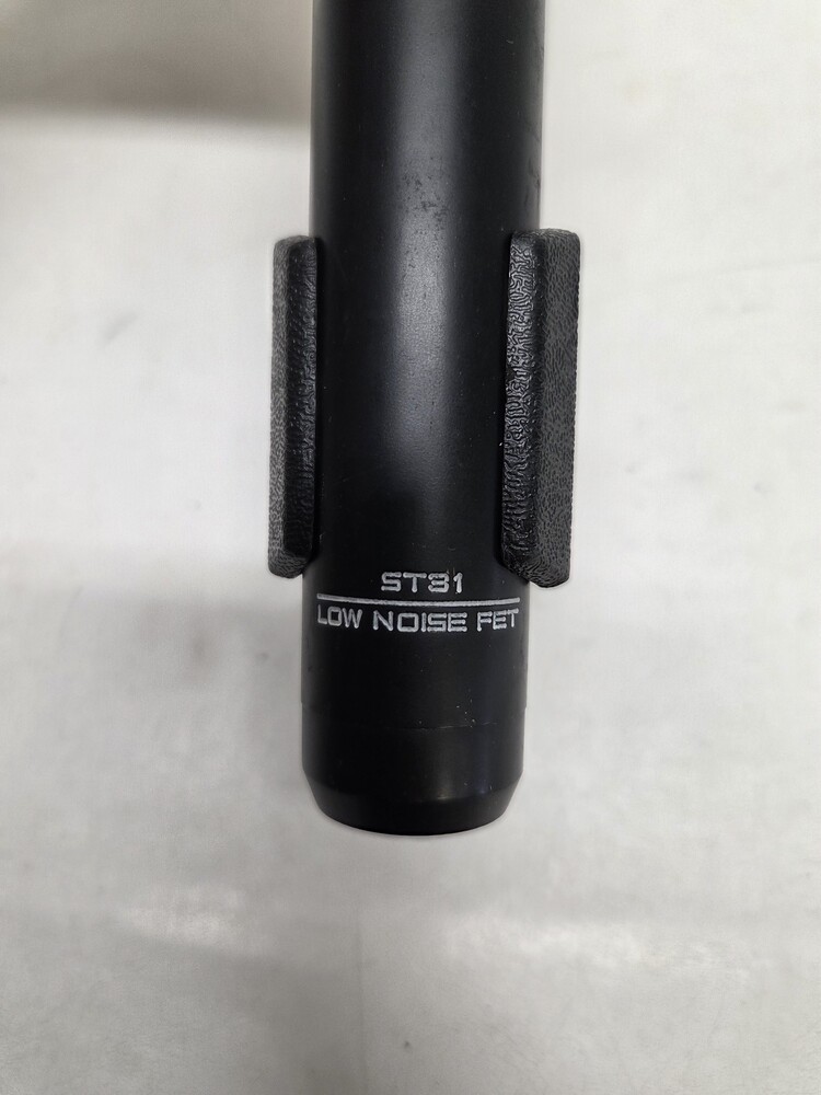 Sterling Audio ST-31 – Microphone w/ Mount