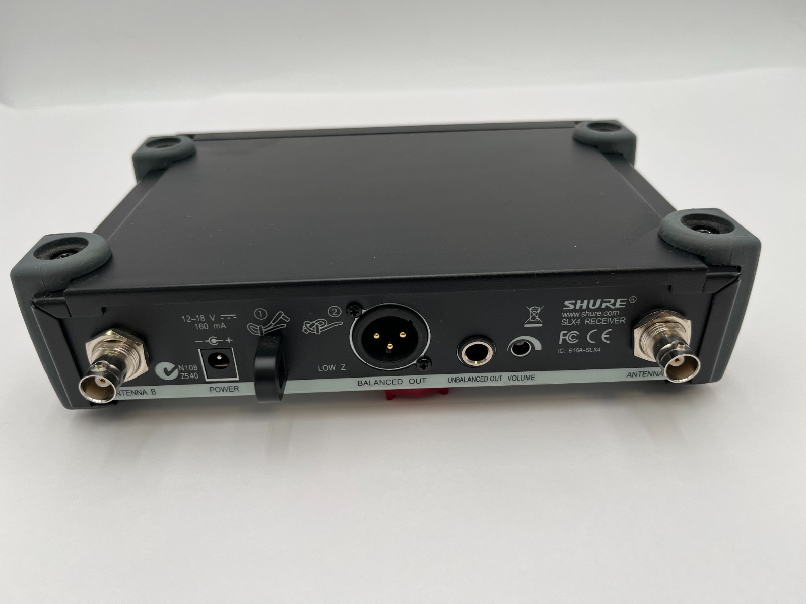 SHURE SLX4 J3 WIRELESS RECEIVER – 572 – 596MHz LOT OF 2 UNITS
