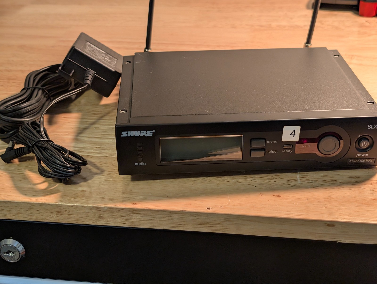 Shure SLX4 wireless receiver J3 frequency band with power supply