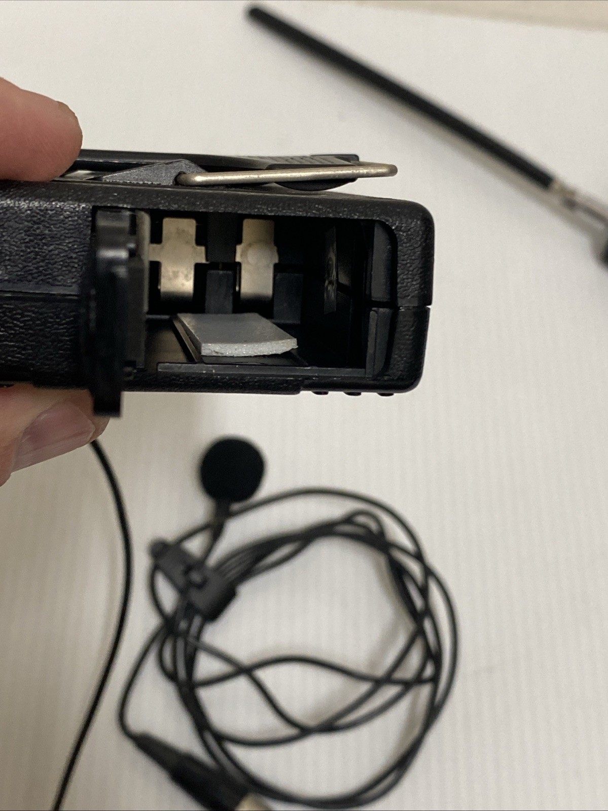 Shure T1 Guitarist Transmitter Unit – CV Frequency (208.200 MHz) – UNTESTED