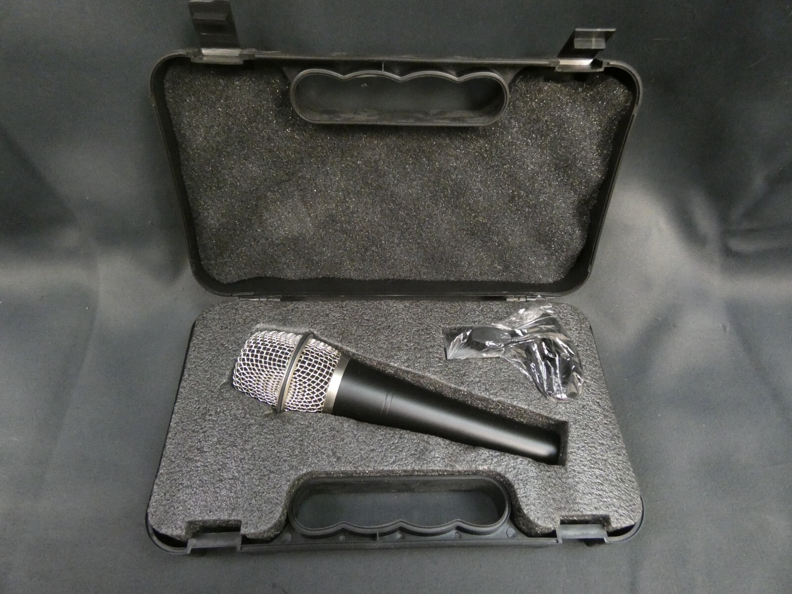 CAD CADLive D90 Supercardioid Dynamic Handheld Microphone