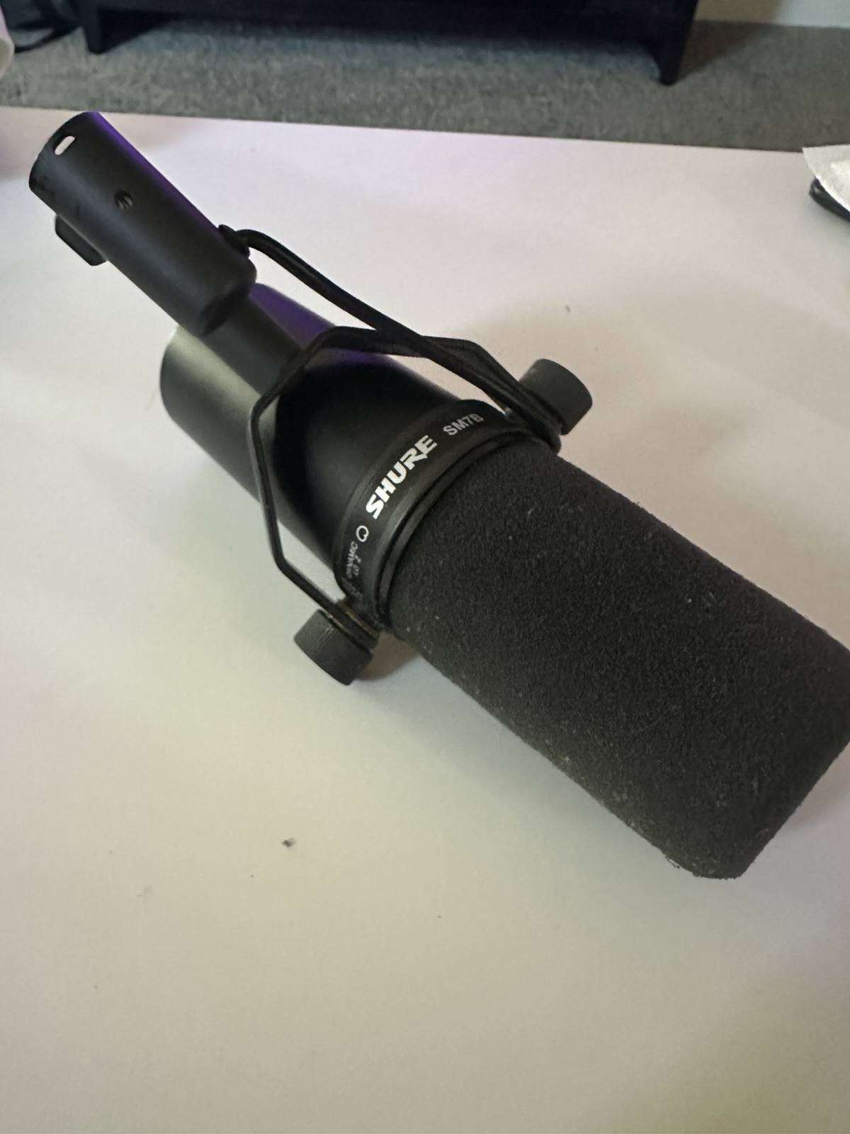 Shure SM7B Dynamic Microphone Wired Built-in Windscreen Black
