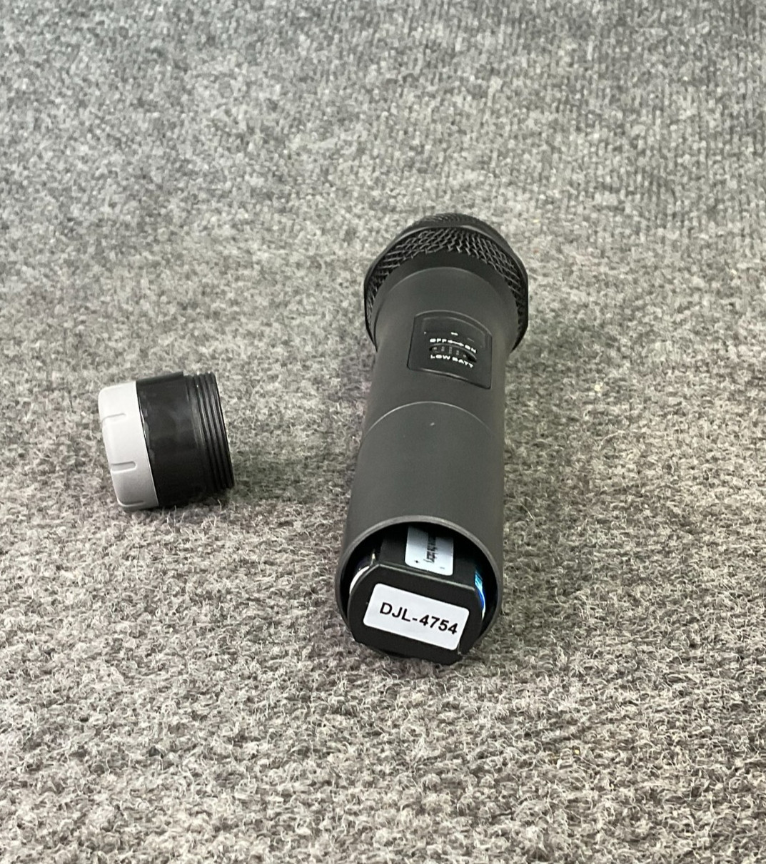 Fifine Handheld Wireless Dynamic Microphone Karaoke Microphone Battery Powered
