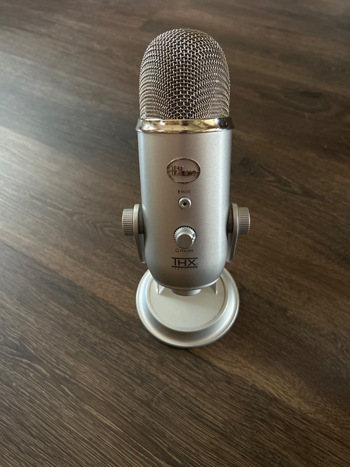 Blue Microphones Yeti USB – THX Certified with adjustable volume/ gain/ pattern