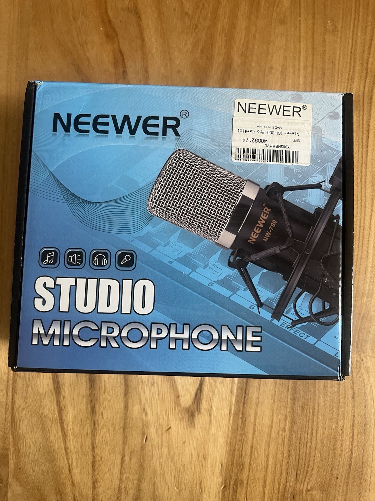 NEEWER NW-800 Condenser Microphone New In Box W/ Extra XLR Microphone Cable