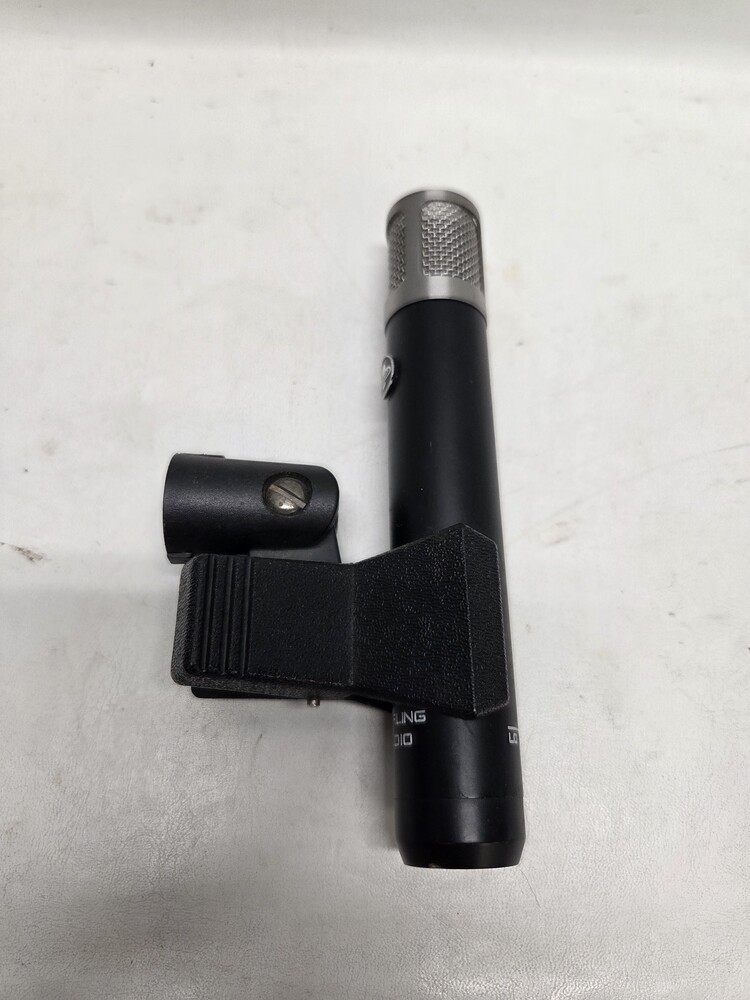 Sterling Audio ST-31 – Microphone w/ Mount
