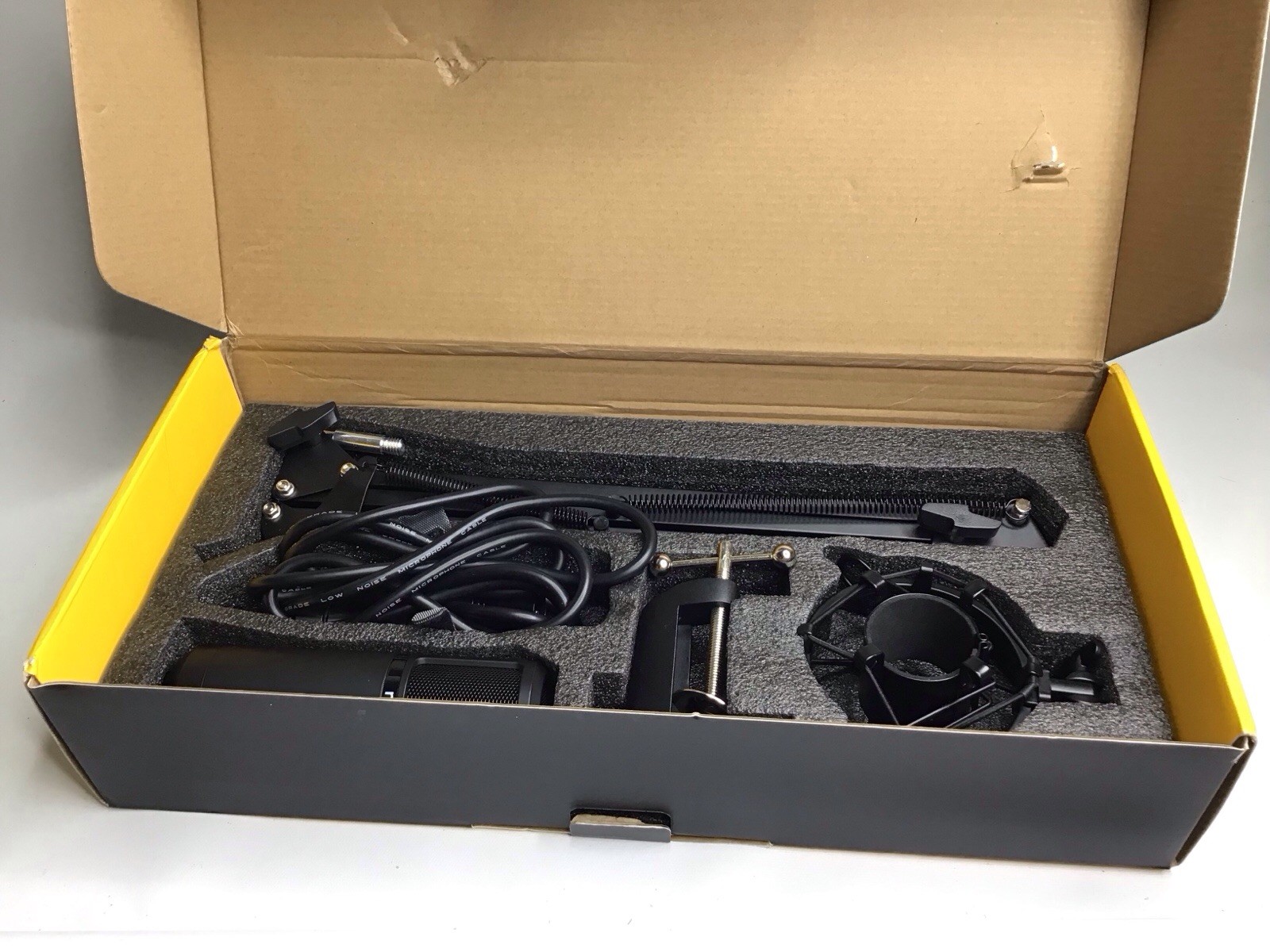 Maono Condenser Studio Microphone Set Professional Audio PM 320 Series NOB