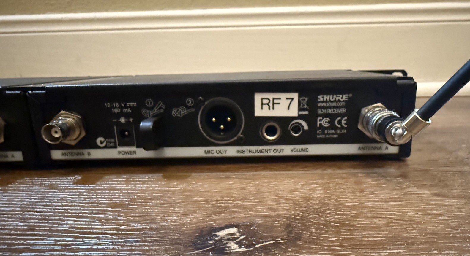 Shure SLX4 Wireless Microphone Receiver PAIR – With Power & Antennas! TESTED
