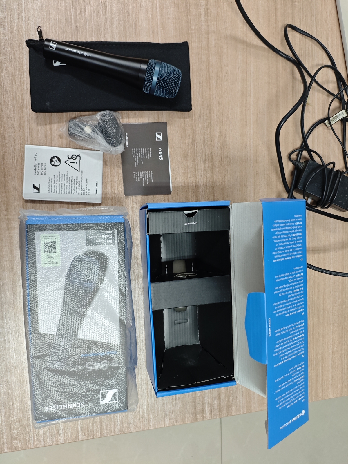 resell 2pcs open box and new Sennheiser e945 microphone