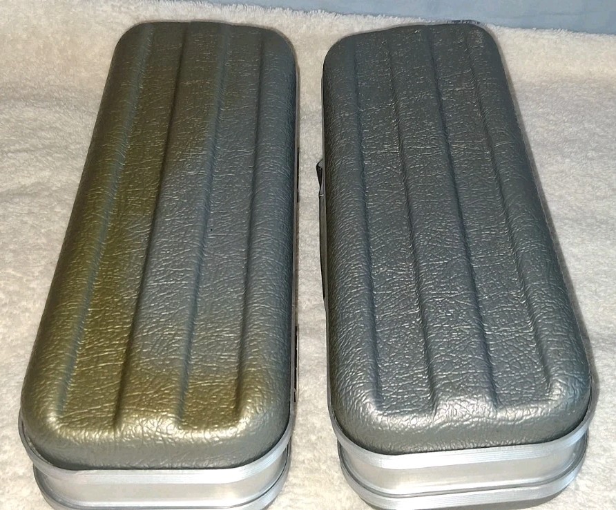 2 Peavey PVM Microphone Hardshell Storage Case With 1 Realistic Mic 33985A