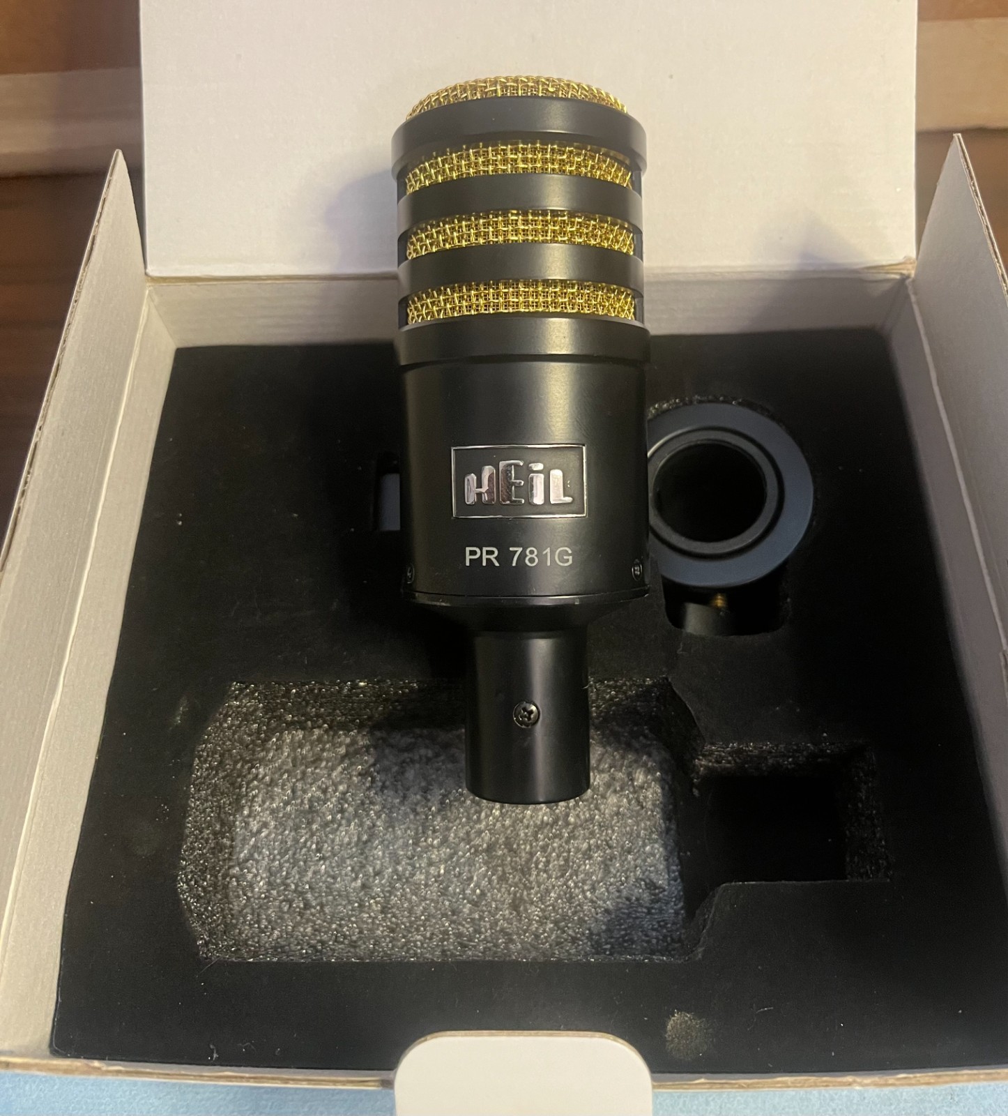 Heil Sound PR781G Dynamic Cardioid Studio Microphone, Black Body, Gold Grill