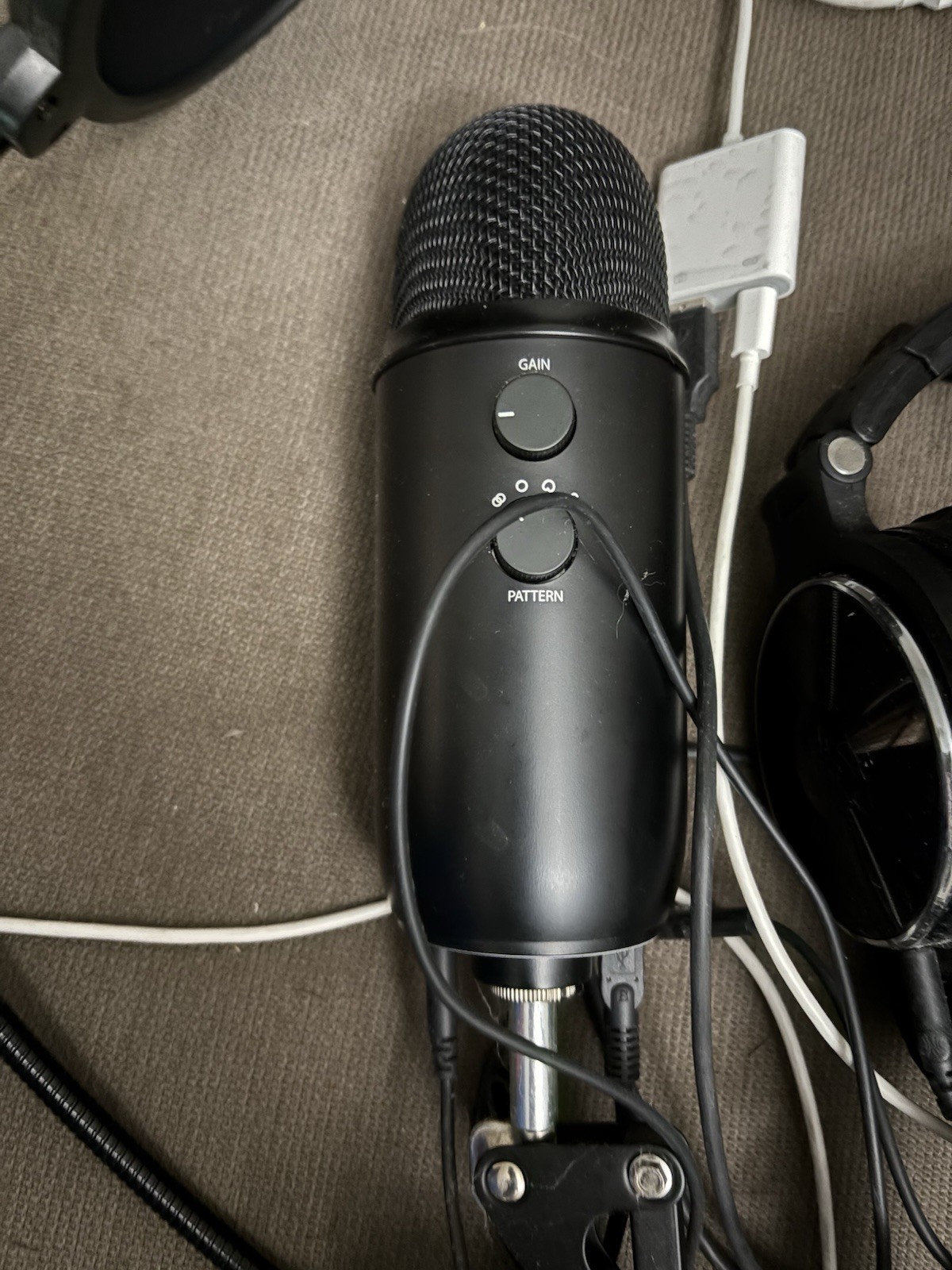 Blue Yeti Professional Multi-Pattern USB Condenser Microphone – Blackout