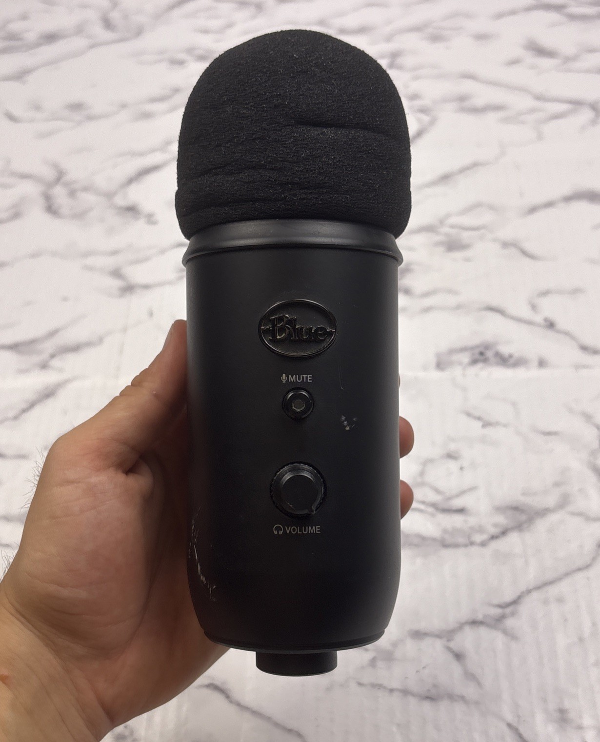 Blue Yeti Professional Multi-Pattern USB Condenser Microphone – READ DETAILS